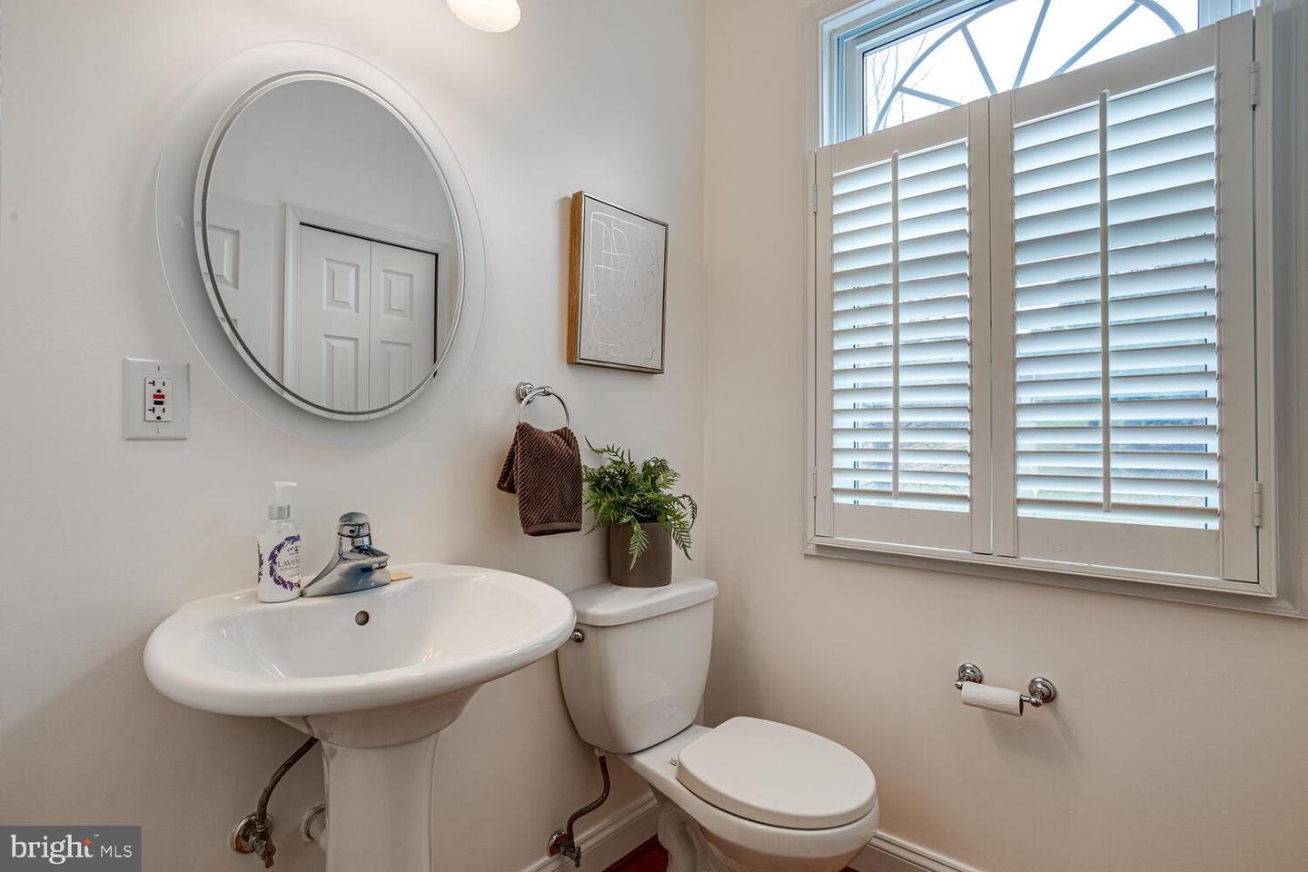 2015 BRANCH AVE SE, WASHINGTON, District Of Columbia 20020, 3 Bedrooms Bedrooms, ,2 BathroomsBathrooms,Residential,For sale,2015 BRANCH AVE SE,DCDC2223794 MLS # DCDC2223794