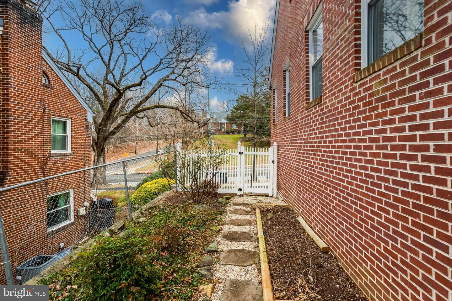 2015 BRANCH AVE SE, WASHINGTON, District Of Columbia 20020, 3 Bedrooms Bedrooms, ,2 BathroomsBathrooms,Residential,For sale,2015 BRANCH AVE SE,DCDC2223794 MLS # DCDC2223794