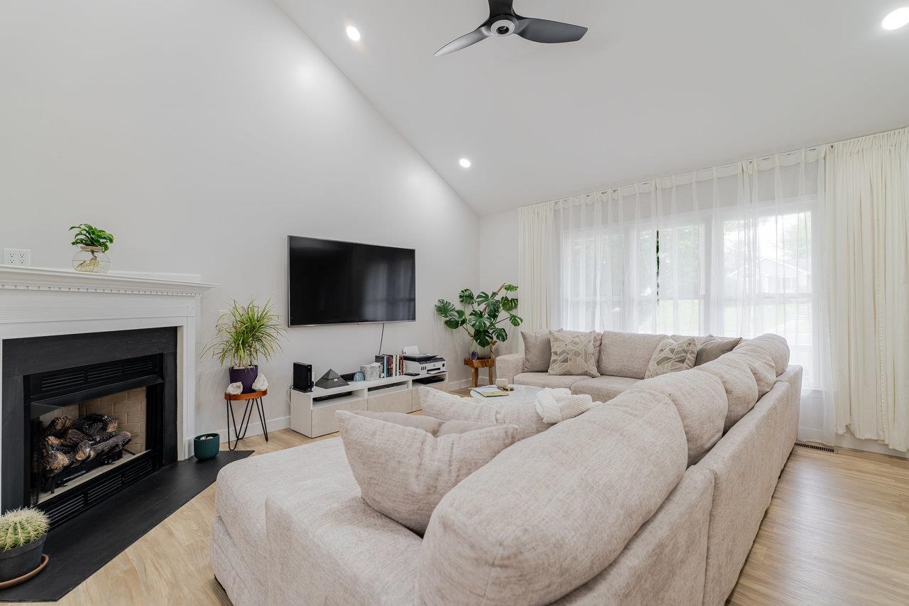 1271 KING EDWARDS WAY, HARRISONBURG, Virginia 22801, 4 Bedrooms Bedrooms, ,3 BathroomsBathrooms,Residential,1271 KING EDWARDS WAY,666173 MLS # 666173