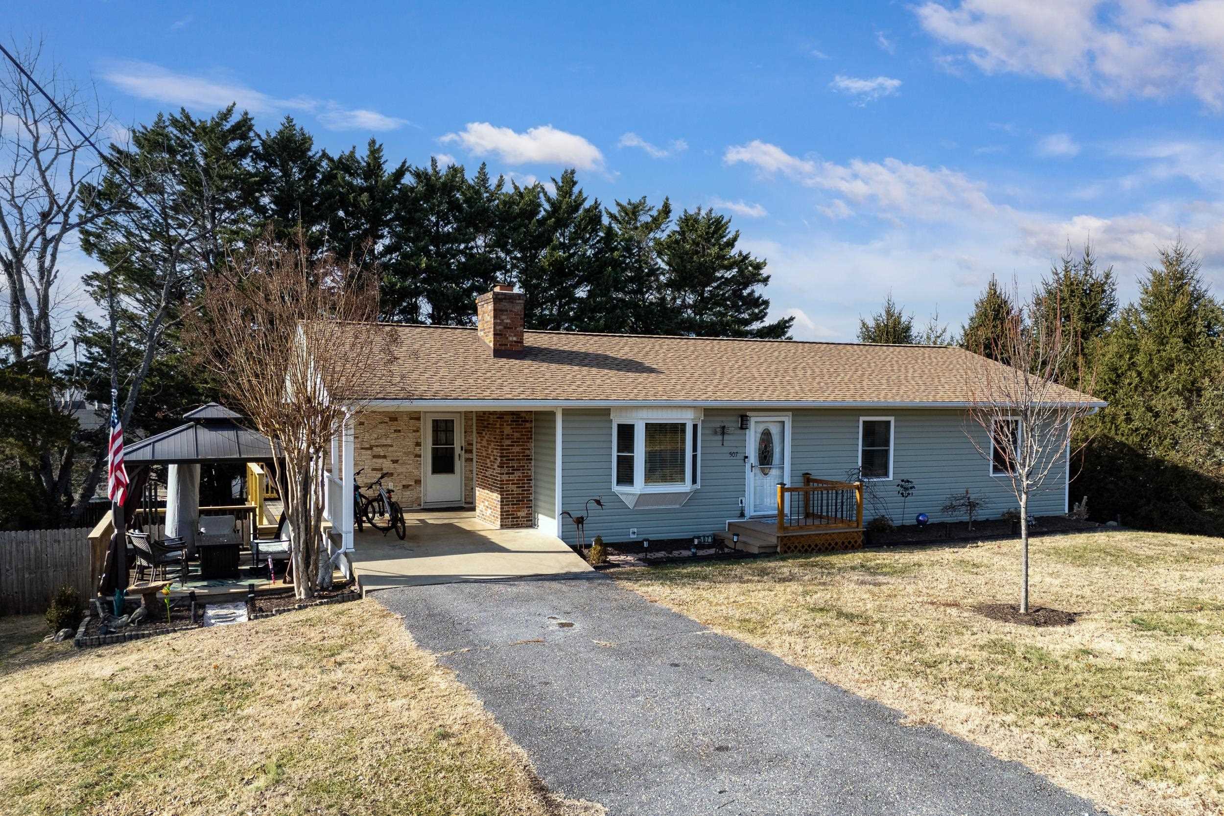 507 BARKMAN AVE, ELKTON, Virginia 22827, 3 Bedrooms Bedrooms, ,2 BathroomsBathrooms,Residential,507 BARKMAN AVE,672351 MLS # 672351