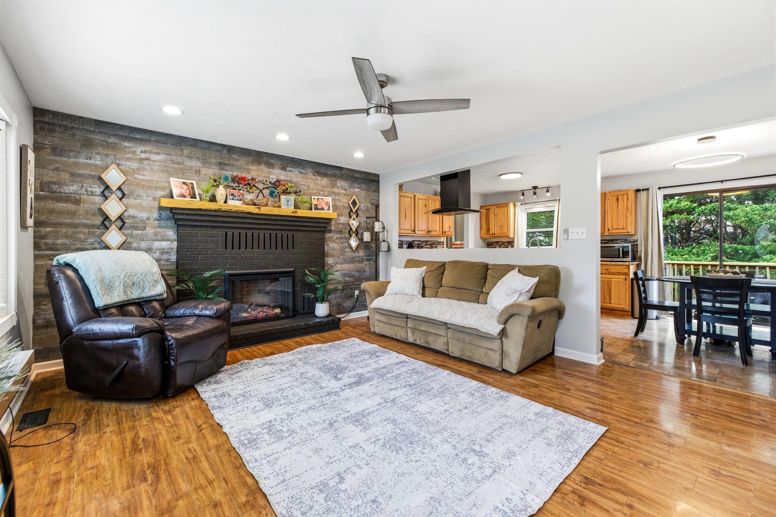 507 BARKMAN AVE, ELKTON, Virginia 22827, 3 Bedrooms Bedrooms, ,2 BathroomsBathrooms,Residential,507 BARKMAN AVE,672351 MLS # 672351