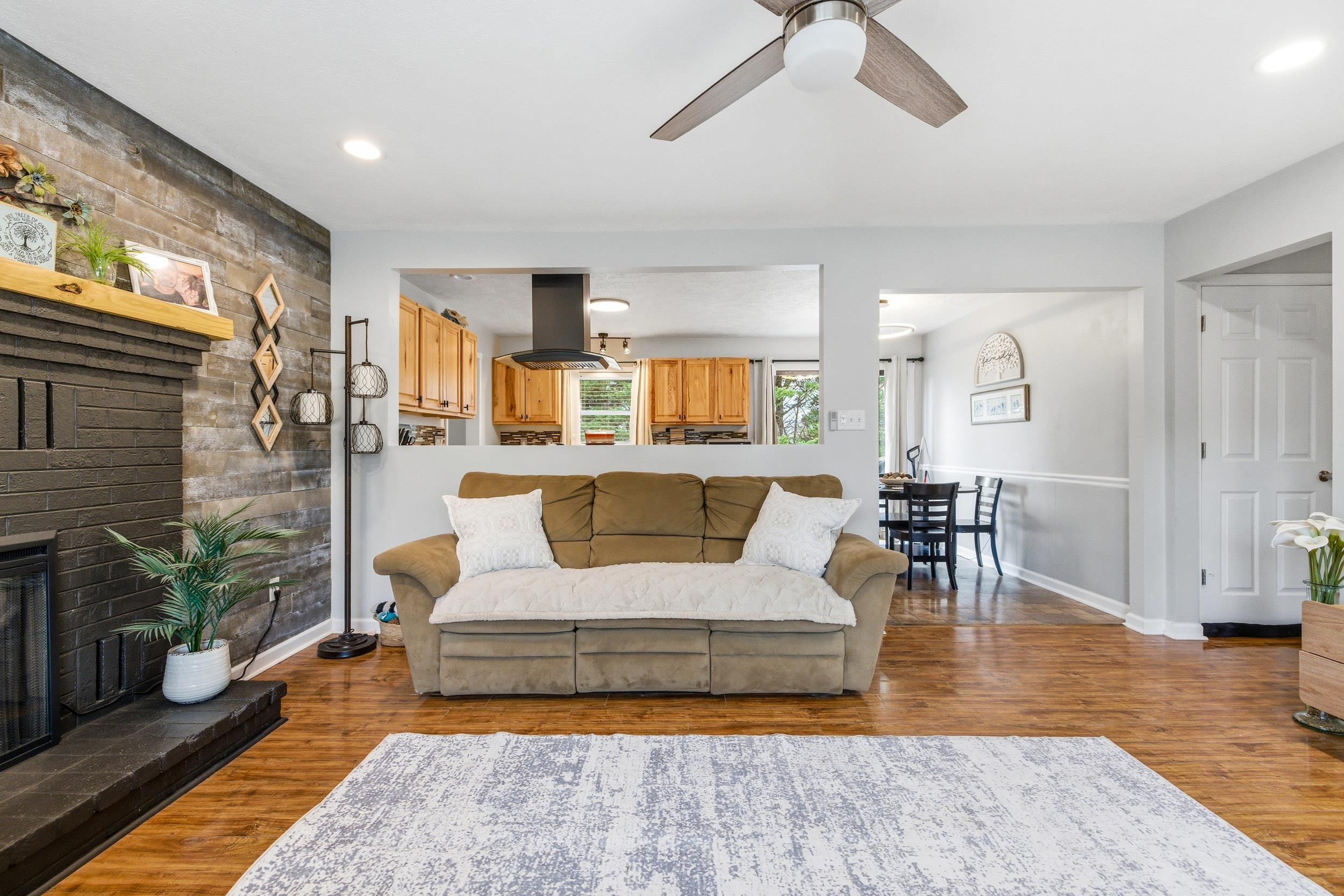 507 BARKMAN AVE, ELKTON, Virginia 22827, 3 Bedrooms Bedrooms, ,2 BathroomsBathrooms,Residential,507 BARKMAN AVE,672351 MLS # 672351