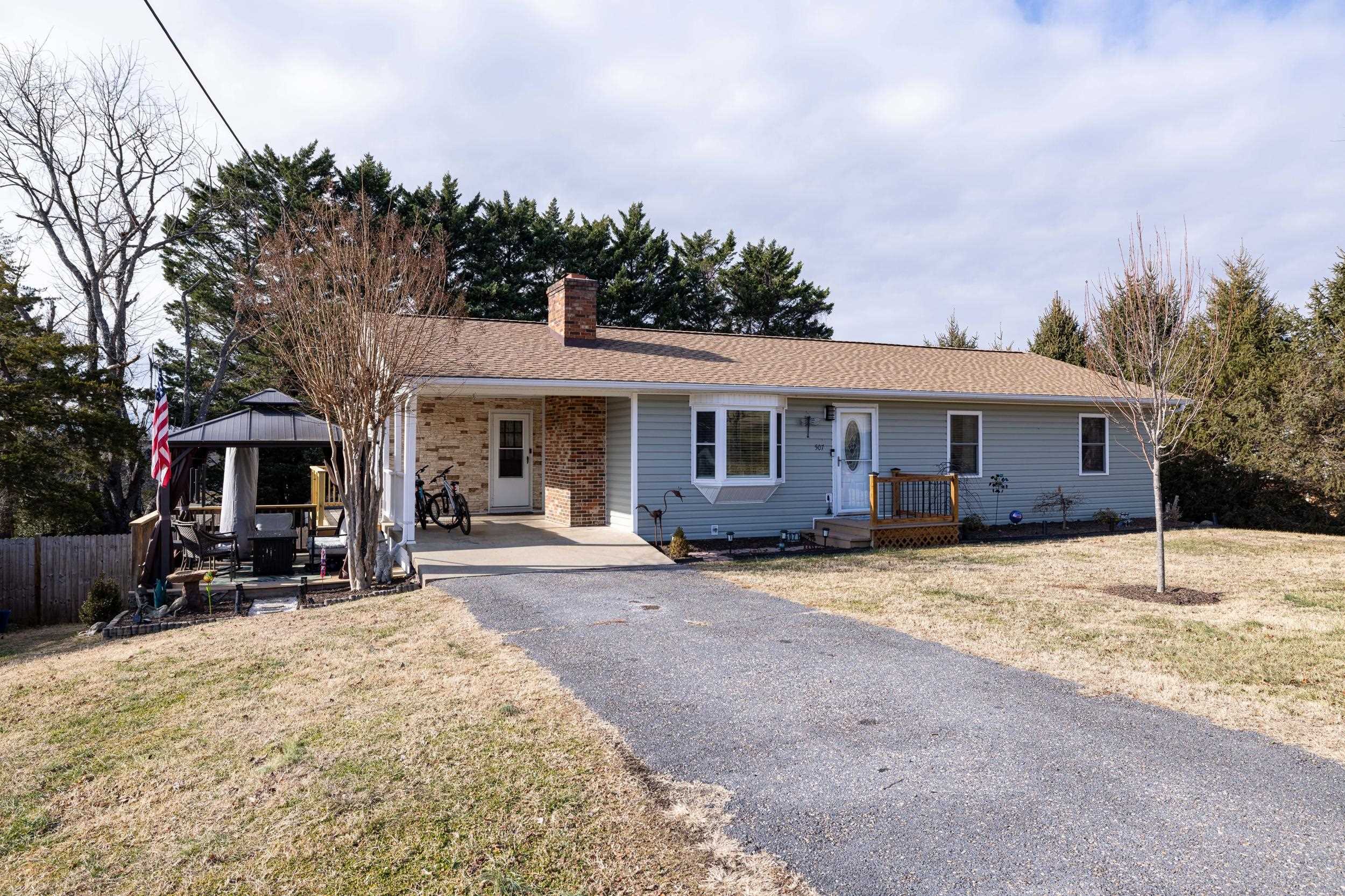 507 BARKMAN AVE, ELKTON, Virginia 22827, 3 Bedrooms Bedrooms, ,2 BathroomsBathrooms,Residential,507 BARKMAN AVE,672351 MLS # 672351