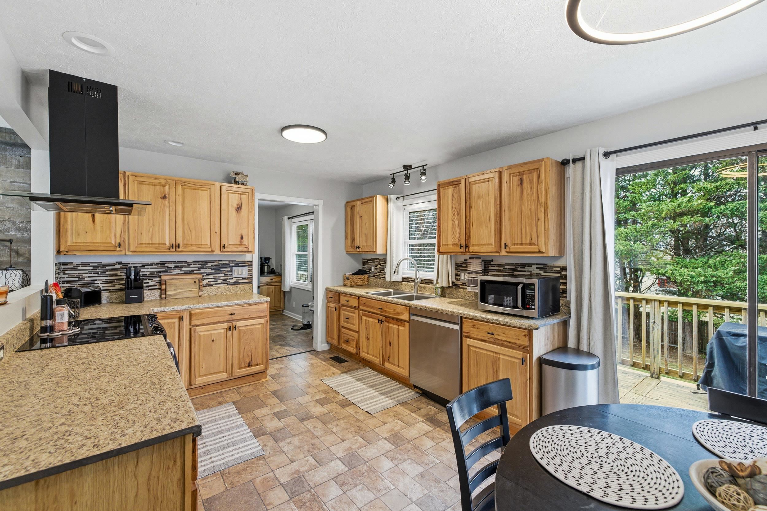 507 BARKMAN AVE, ELKTON, Virginia 22827, 3 Bedrooms Bedrooms, ,2 BathroomsBathrooms,Residential,507 BARKMAN AVE,672351 MLS # 672351