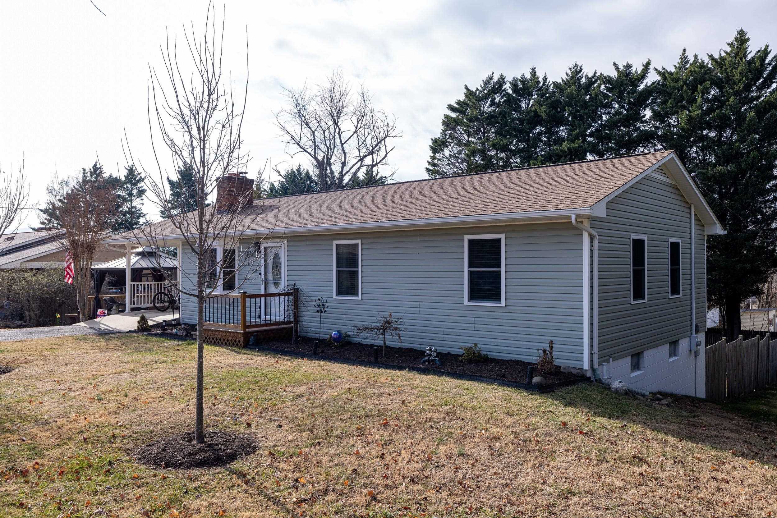 507 BARKMAN AVE, ELKTON, Virginia 22827, 3 Bedrooms Bedrooms, ,2 BathroomsBathrooms,Residential,507 BARKMAN AVE,672351 MLS # 672351