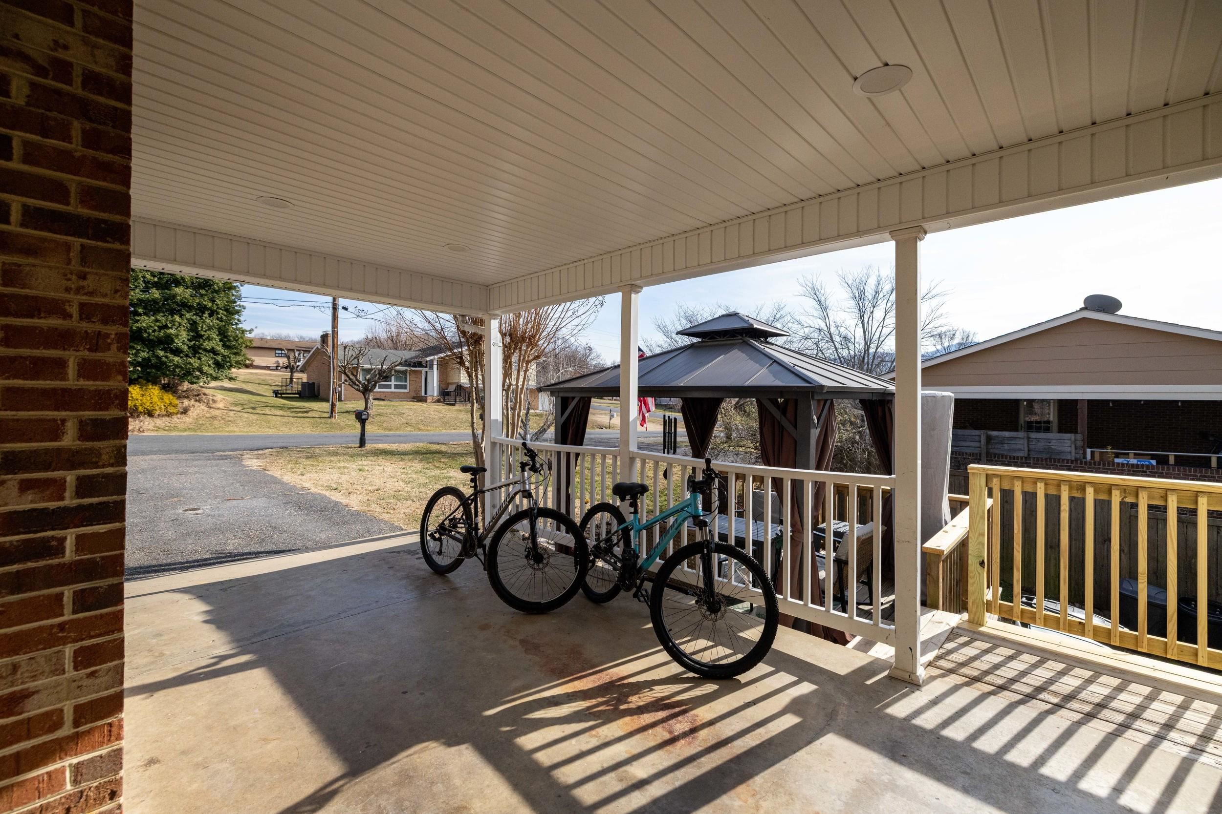 507 BARKMAN AVE, ELKTON, Virginia 22827, 3 Bedrooms Bedrooms, ,2 BathroomsBathrooms,Residential,507 BARKMAN AVE,672351 MLS # 672351