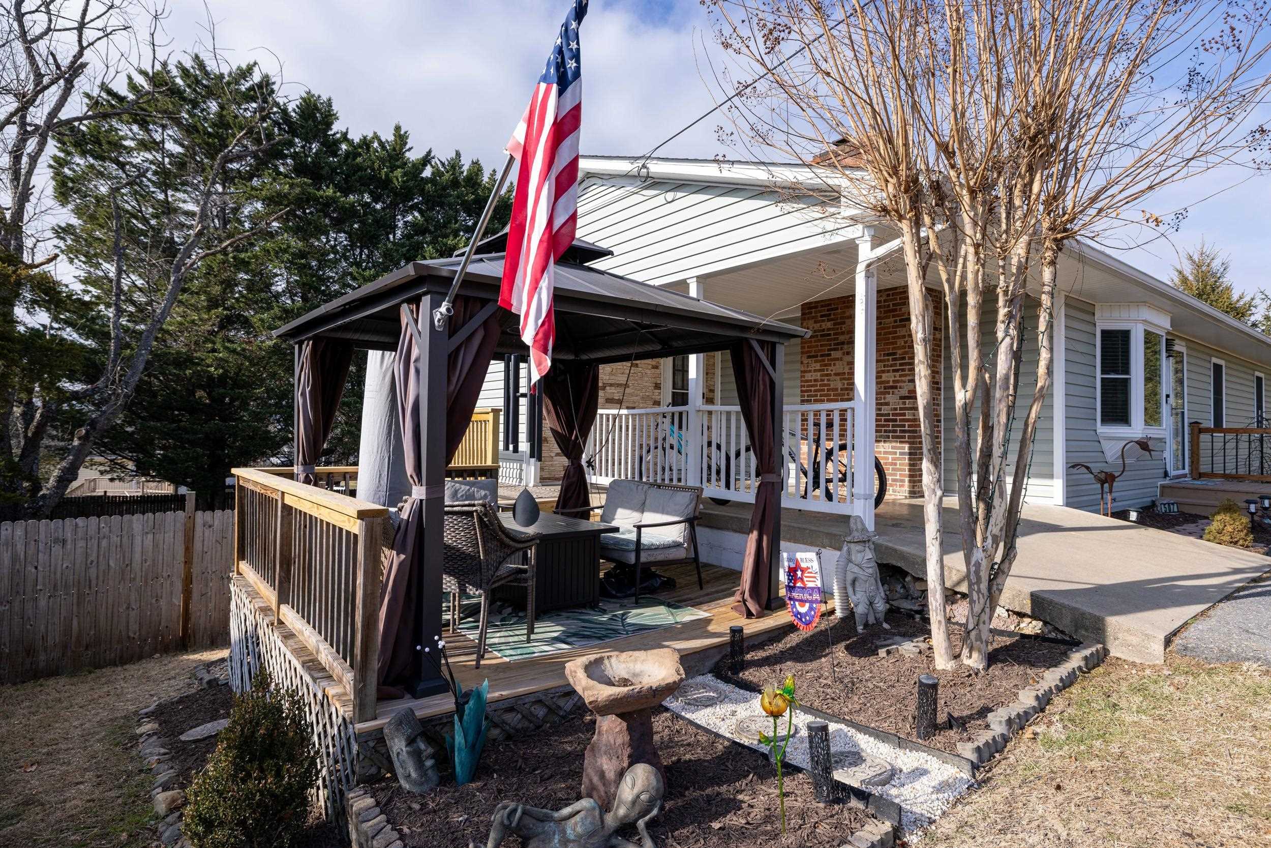 507 BARKMAN AVE, ELKTON, Virginia 22827, 3 Bedrooms Bedrooms, ,2 BathroomsBathrooms,Residential,507 BARKMAN AVE,672351 MLS # 672351