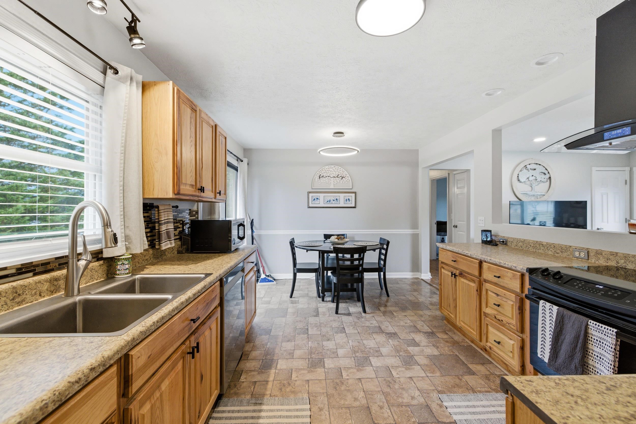 507 BARKMAN AVE, ELKTON, Virginia 22827, 3 Bedrooms Bedrooms, ,2 BathroomsBathrooms,Residential,507 BARKMAN AVE,672351 MLS # 672351