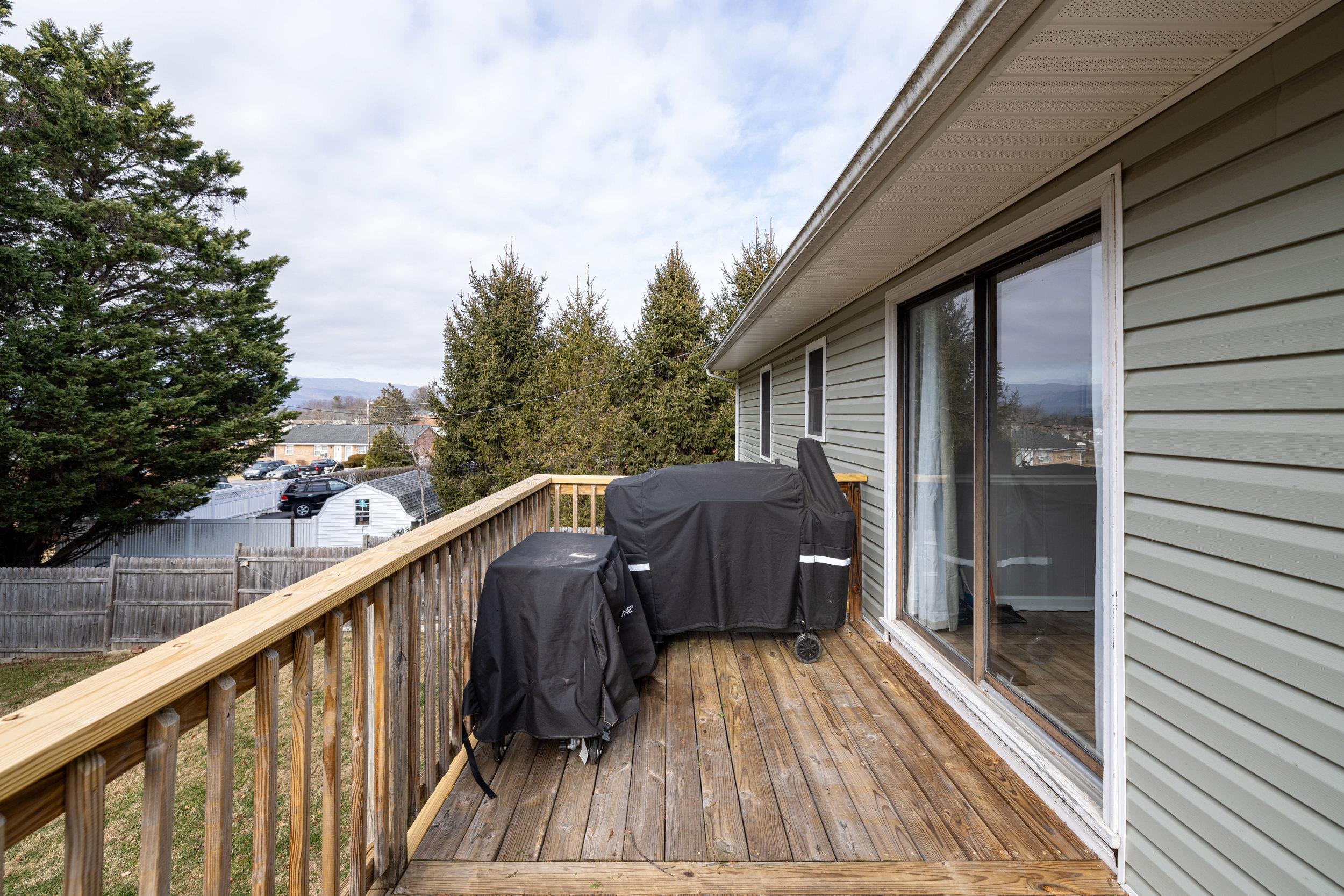 507 BARKMAN AVE, ELKTON, Virginia 22827, 3 Bedrooms Bedrooms, ,2 BathroomsBathrooms,Residential,507 BARKMAN AVE,672351 MLS # 672351