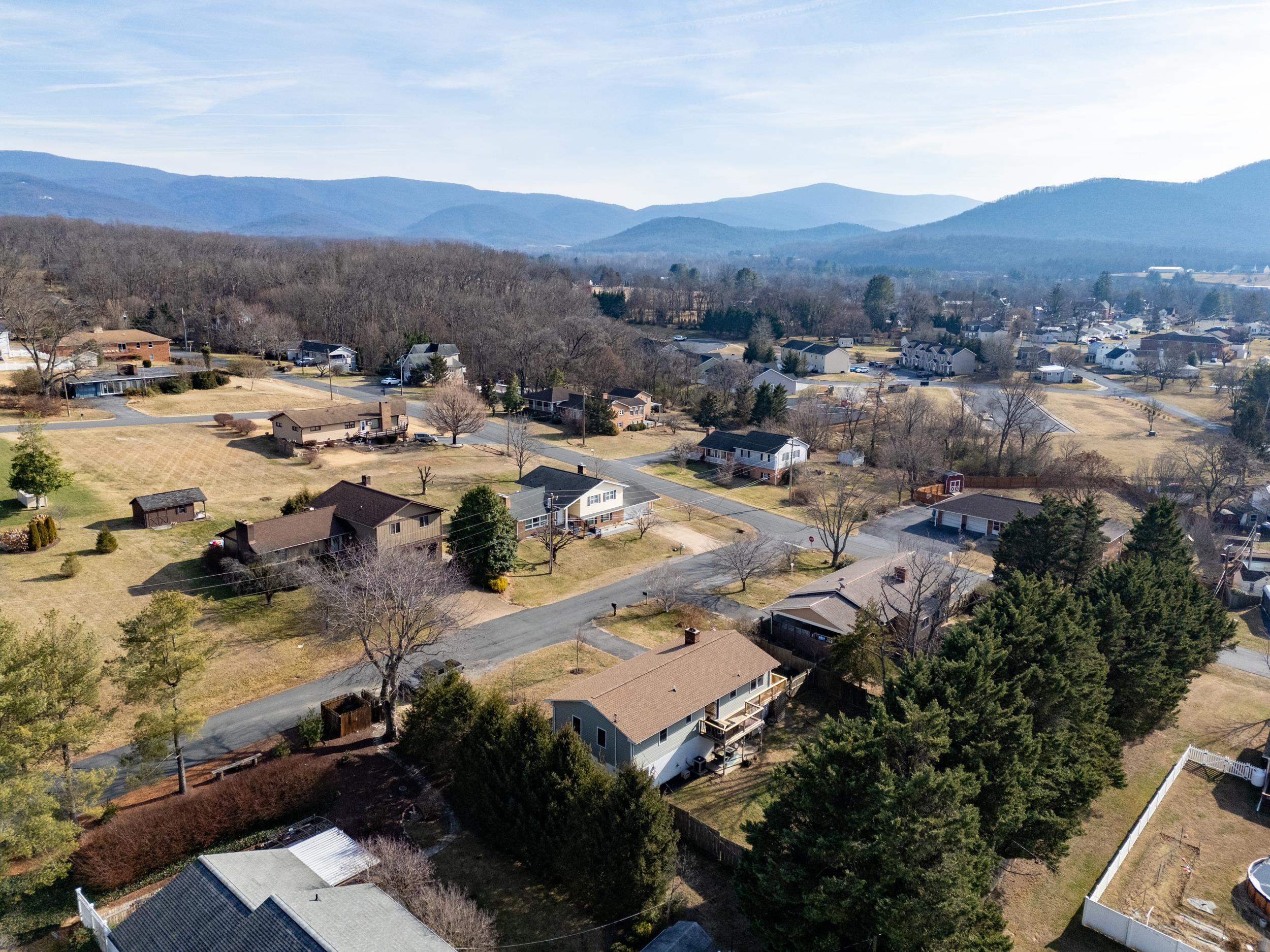 507 BARKMAN AVE, ELKTON, Virginia 22827, 3 Bedrooms Bedrooms, ,2 BathroomsBathrooms,Residential,507 BARKMAN AVE,672351 MLS # 672351