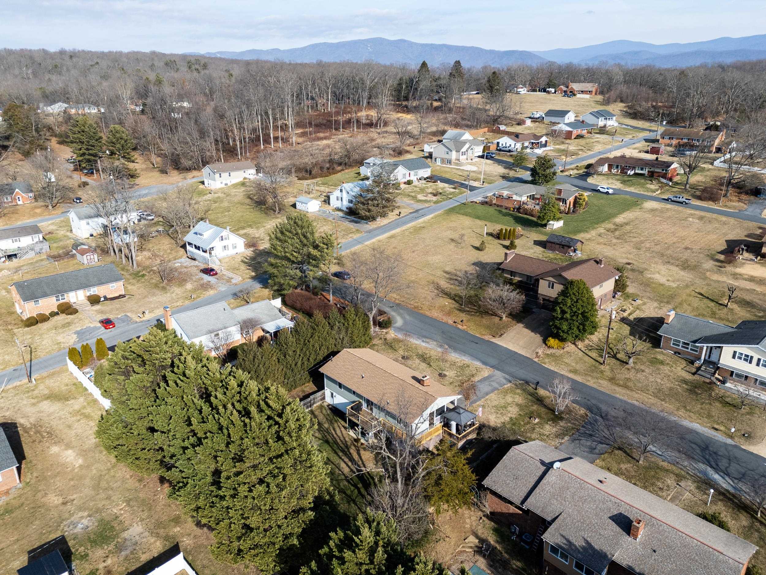 507 BARKMAN AVE, ELKTON, Virginia 22827, 3 Bedrooms Bedrooms, ,2 BathroomsBathrooms,Residential,507 BARKMAN AVE,672351 MLS # 672351