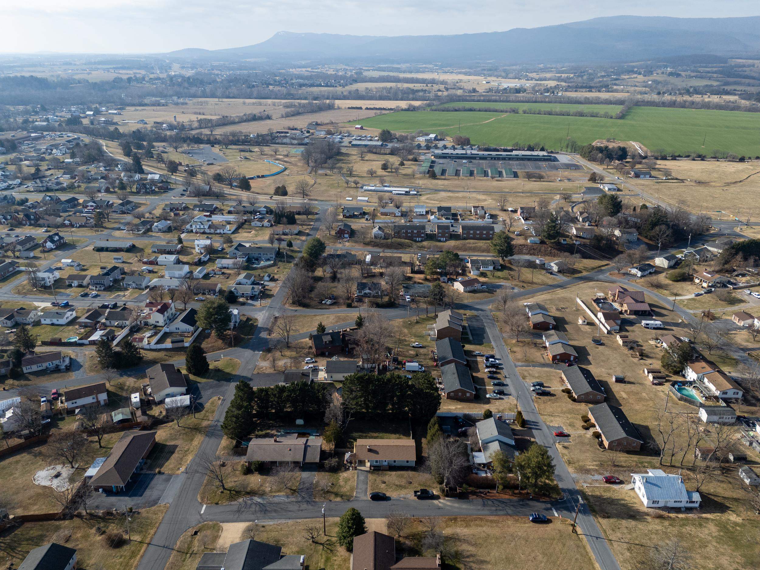 507 BARKMAN AVE, ELKTON, Virginia 22827, 3 Bedrooms Bedrooms, ,2 BathroomsBathrooms,Residential,507 BARKMAN AVE,672351 MLS # 672351