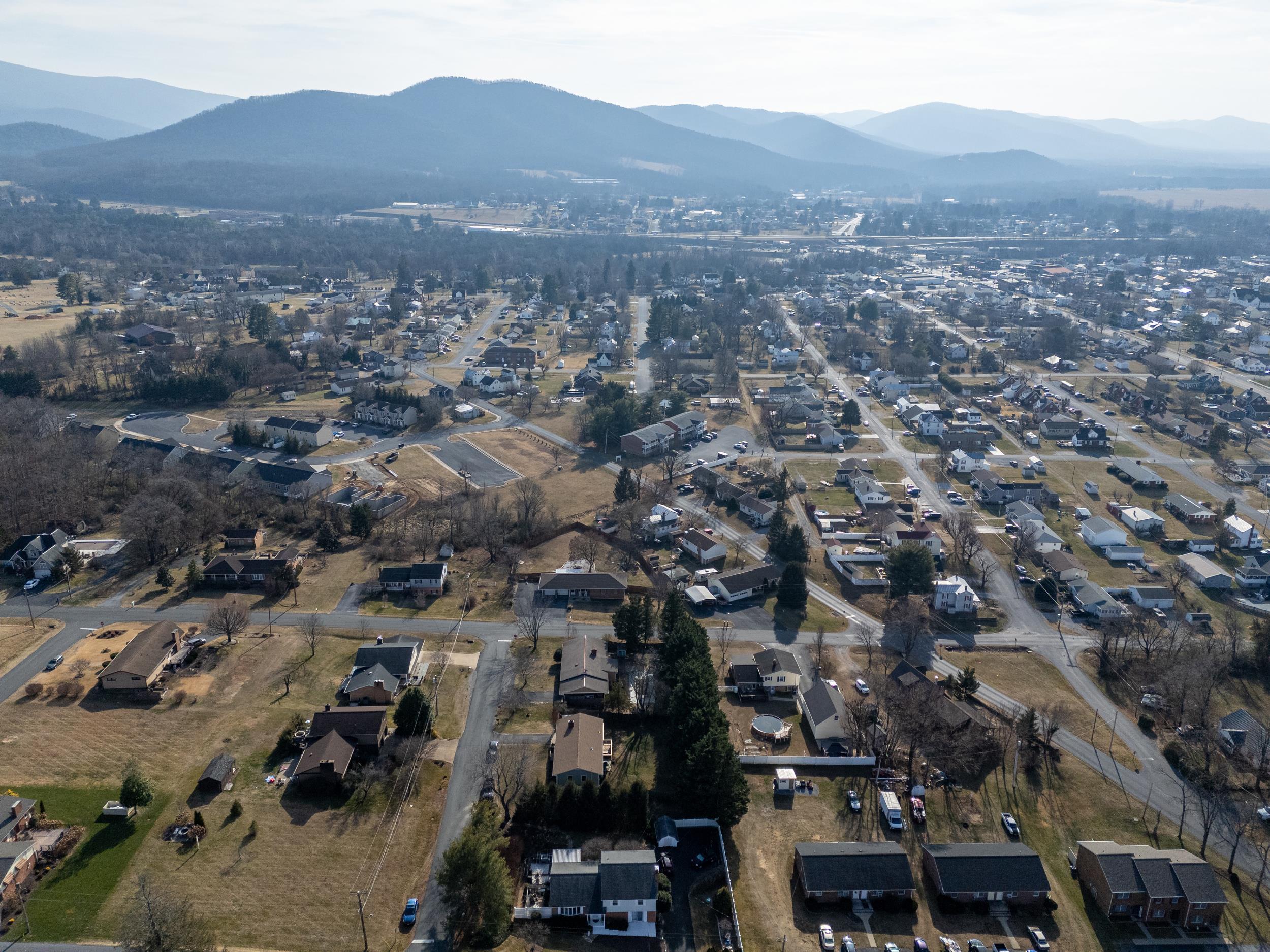 507 BARKMAN AVE, ELKTON, Virginia 22827, 3 Bedrooms Bedrooms, ,2 BathroomsBathrooms,Residential,507 BARKMAN AVE,672351 MLS # 672351