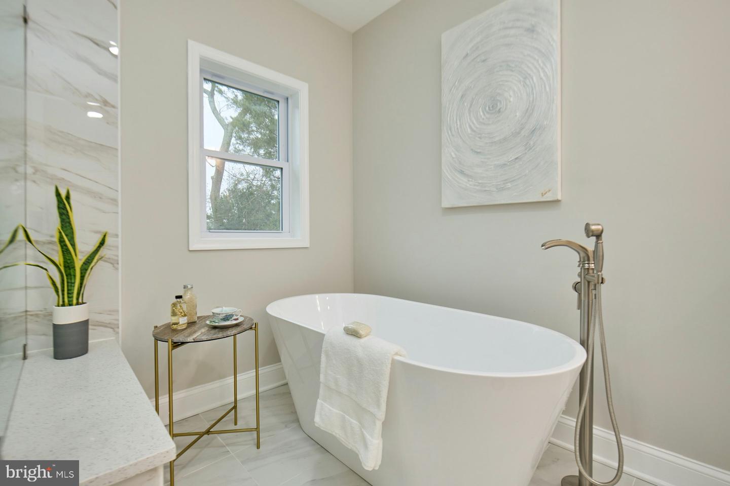 6323 EVERGLADES DR, ALEXANDRIA, Virginia 22312, 5 Bedrooms Bedrooms, ,4 BathroomsBathrooms,Residential,For sale,6323 EVERGLADES DR,VAFX2276302 MLS # VAFX2276302