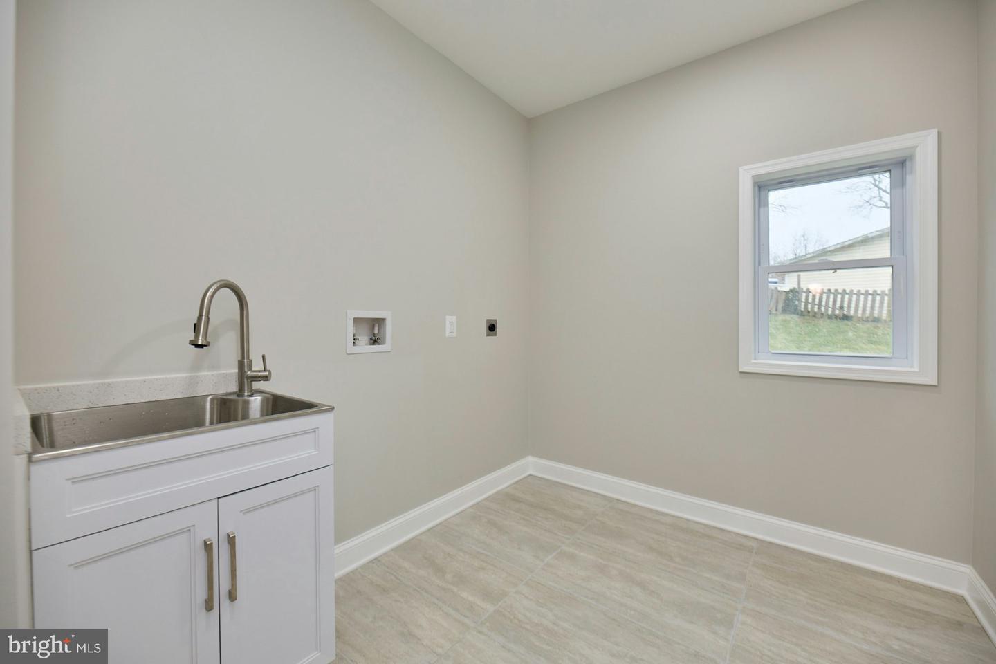 6323 EVERGLADES DR, ALEXANDRIA, Virginia 22312, 5 Bedrooms Bedrooms, ,4 BathroomsBathrooms,Residential,For sale,6323 EVERGLADES DR,VAFX2276302 MLS # VAFX2276302