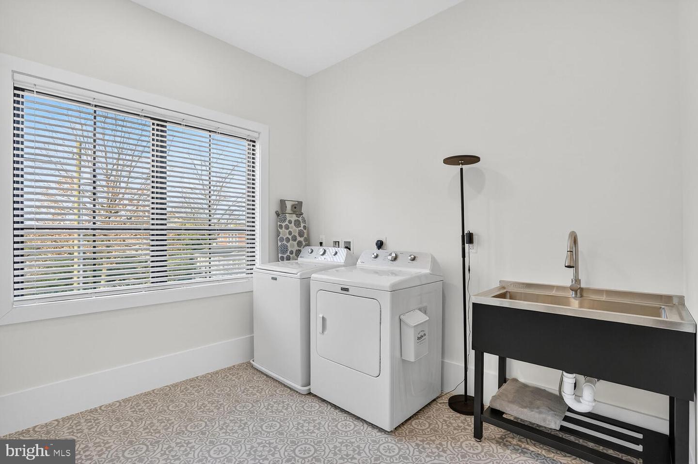 1615 N WAKEFIELD ST, ARLINGTON, Virginia 22207, 6 Bedrooms Bedrooms, ,7 BathroomsBathrooms,Residential,For sale,1615 N WAKEFIELD ST,VAAR2065418 MLS # VAAR2065418