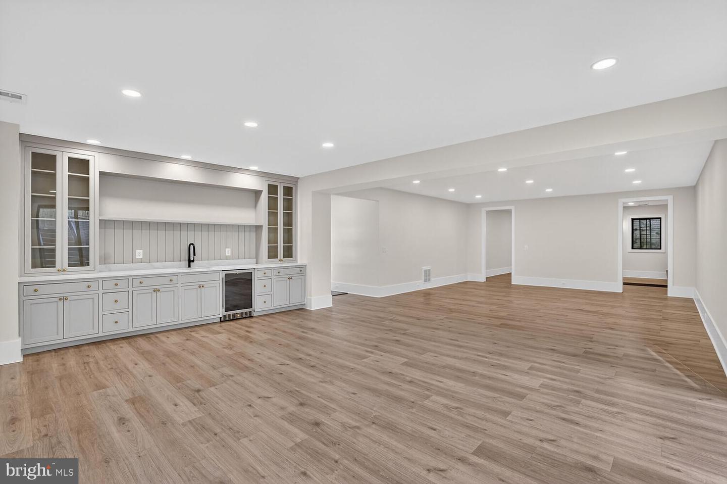 1615 N WAKEFIELD ST, ARLINGTON, Virginia 22207, 6 Bedrooms Bedrooms, ,7 BathroomsBathrooms,Residential,For sale,1615 N WAKEFIELD ST,VAAR2065418 MLS # VAAR2065418