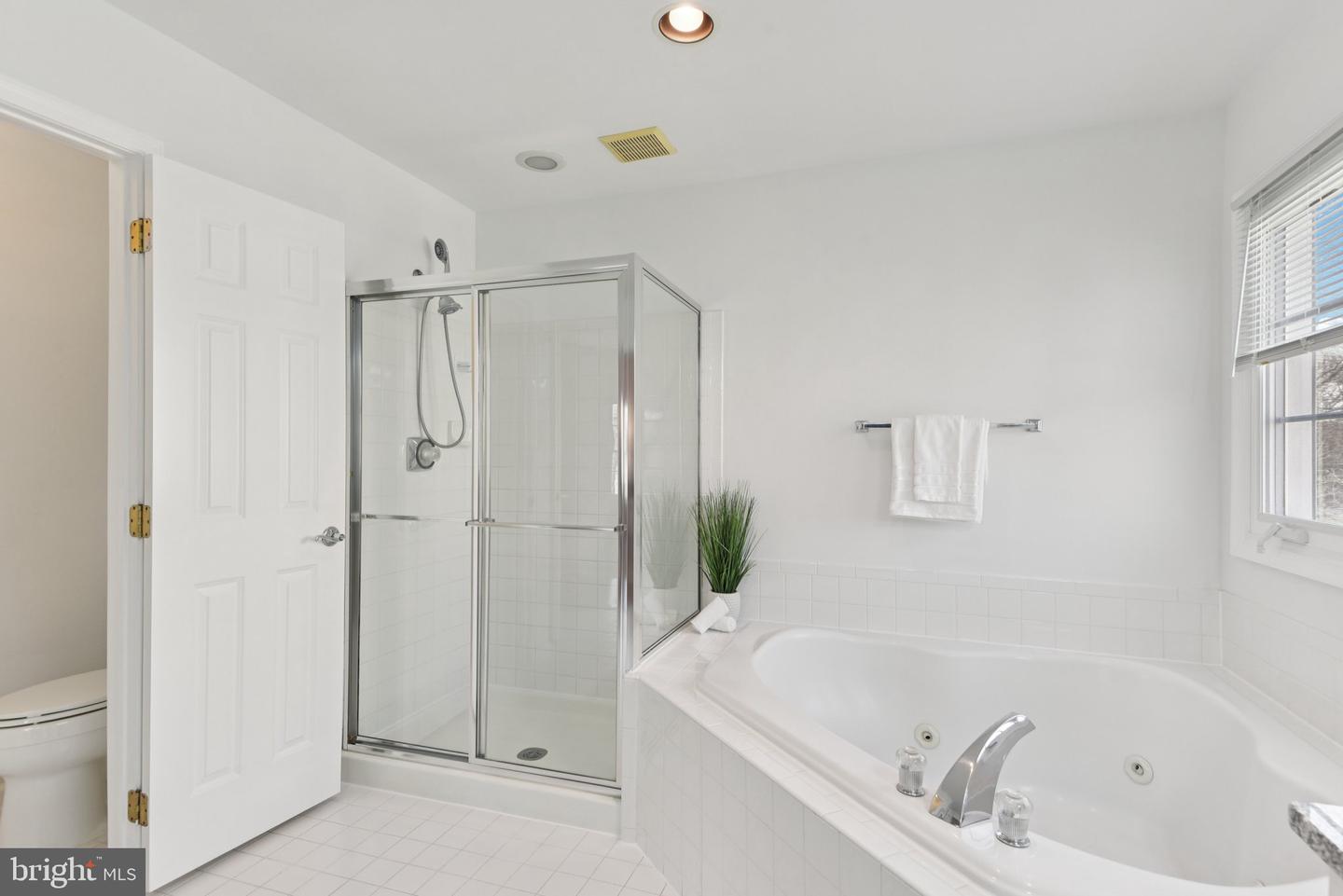 8214 WESTWOOD MEWS CT, VIENNA, Virginia 22182, 5 Bedrooms Bedrooms, 7 Rooms Rooms,4 BathroomsBathrooms,Residential,For sale,8214 WESTWOOD MEWS CT,VAFX2278286 MLS # VAFX2278286