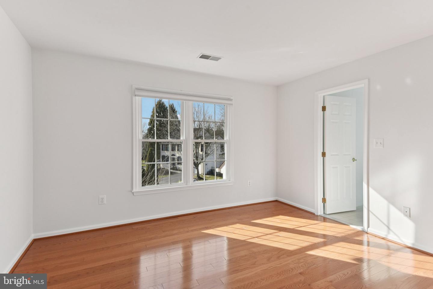 8214 WESTWOOD MEWS CT, VIENNA, Virginia 22182, 5 Bedrooms Bedrooms, 7 Rooms Rooms,4 BathroomsBathrooms,Residential,For sale,8214 WESTWOOD MEWS CT,VAFX2278286 MLS # VAFX2278286