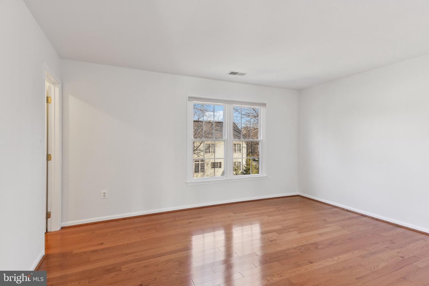 8214 WESTWOOD MEWS CT, VIENNA, Virginia 22182, 5 Bedrooms Bedrooms, 7 Rooms Rooms,4 BathroomsBathrooms,Residential,For sale,8214 WESTWOOD MEWS CT,VAFX2278286 MLS # VAFX2278286