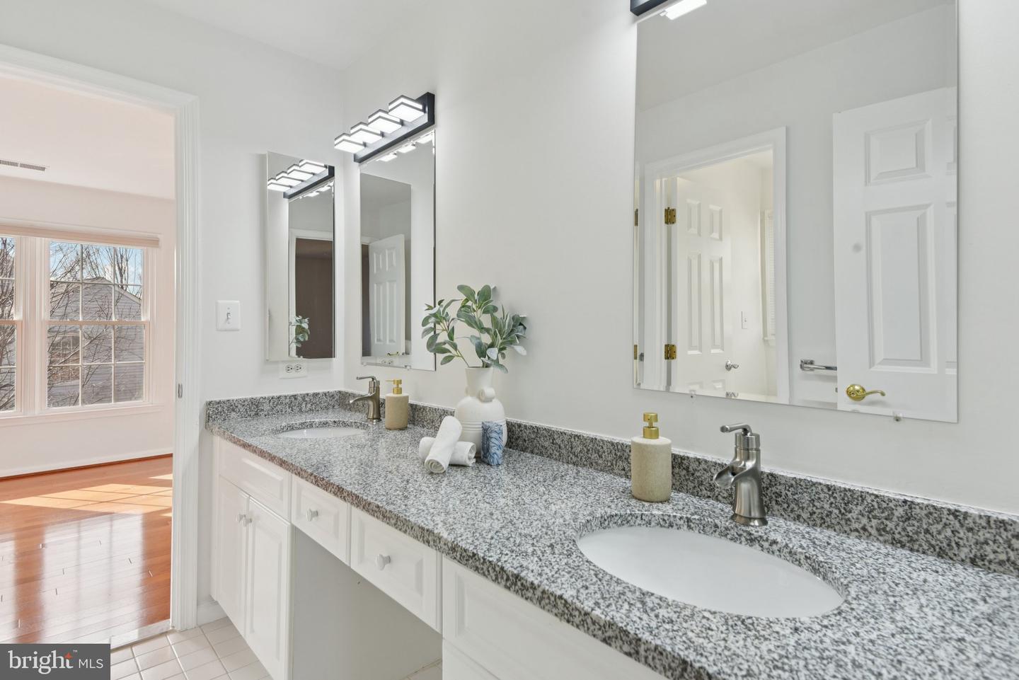 8214 WESTWOOD MEWS CT, VIENNA, Virginia 22182, 5 Bedrooms Bedrooms, 7 Rooms Rooms,4 BathroomsBathrooms,Residential,For sale,8214 WESTWOOD MEWS CT,VAFX2278286 MLS # VAFX2278286