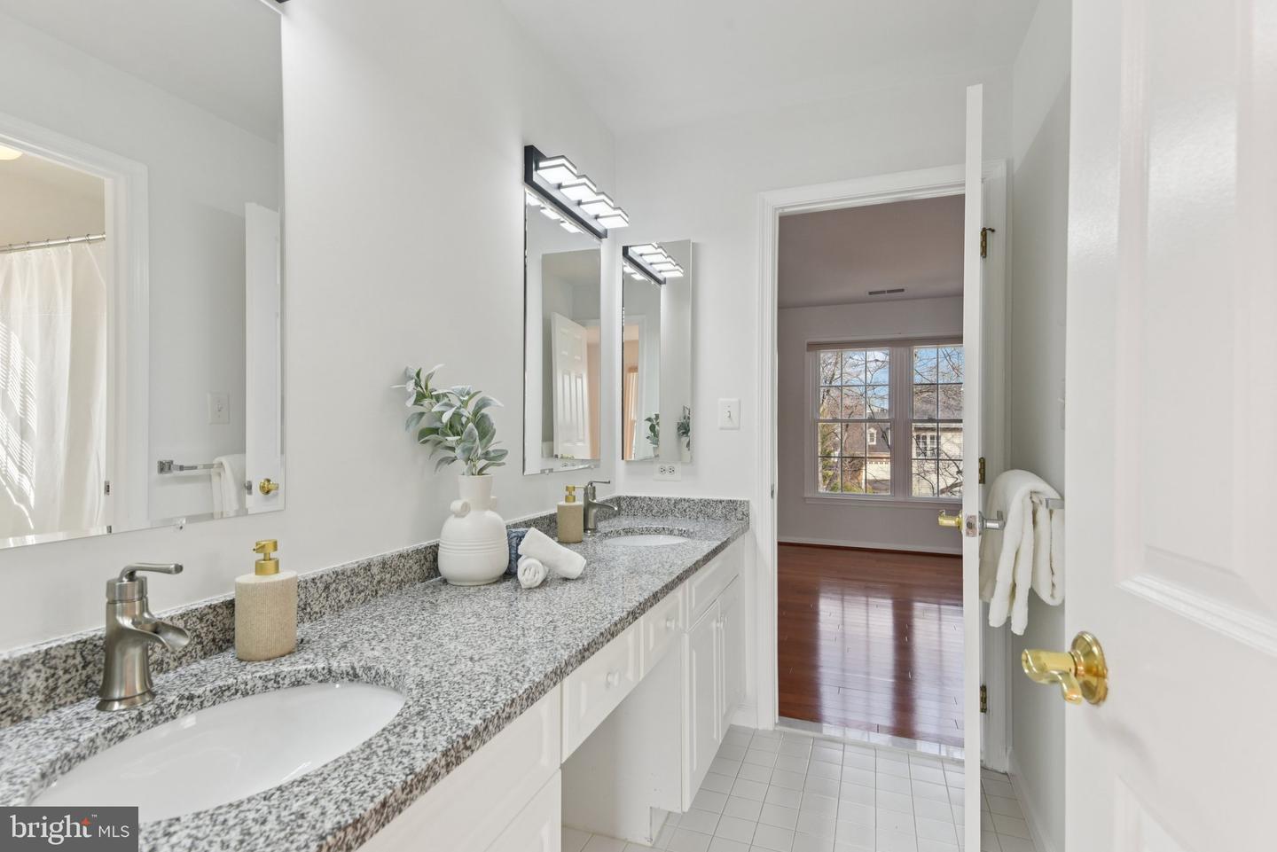 8214 WESTWOOD MEWS CT, VIENNA, Virginia 22182, 5 Bedrooms Bedrooms, 7 Rooms Rooms,4 BathroomsBathrooms,Residential,For sale,8214 WESTWOOD MEWS CT,VAFX2278286 MLS # VAFX2278286