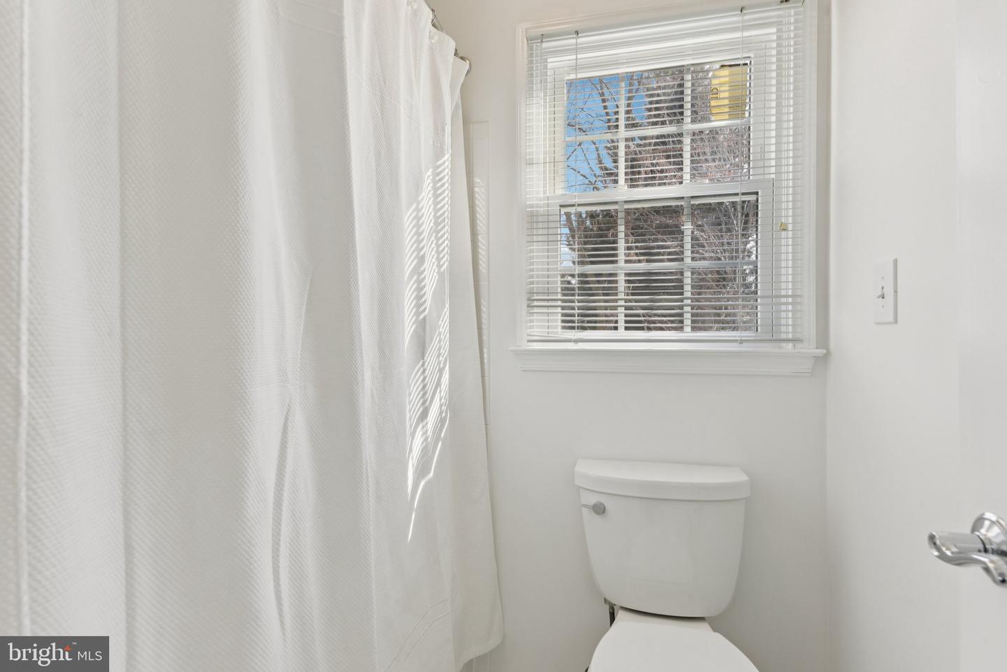 8214 WESTWOOD MEWS CT, VIENNA, Virginia 22182, 5 Bedrooms Bedrooms, 7 Rooms Rooms,4 BathroomsBathrooms,Residential,For sale,8214 WESTWOOD MEWS CT,VAFX2278286 MLS # VAFX2278286