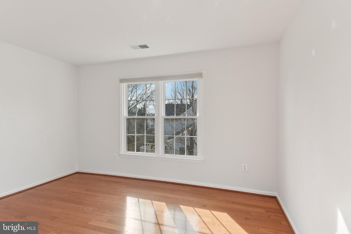 8214 WESTWOOD MEWS CT, VIENNA, Virginia 22182, 5 Bedrooms Bedrooms, 7 Rooms Rooms,4 BathroomsBathrooms,Residential,For sale,8214 WESTWOOD MEWS CT,VAFX2278286 MLS # VAFX2278286