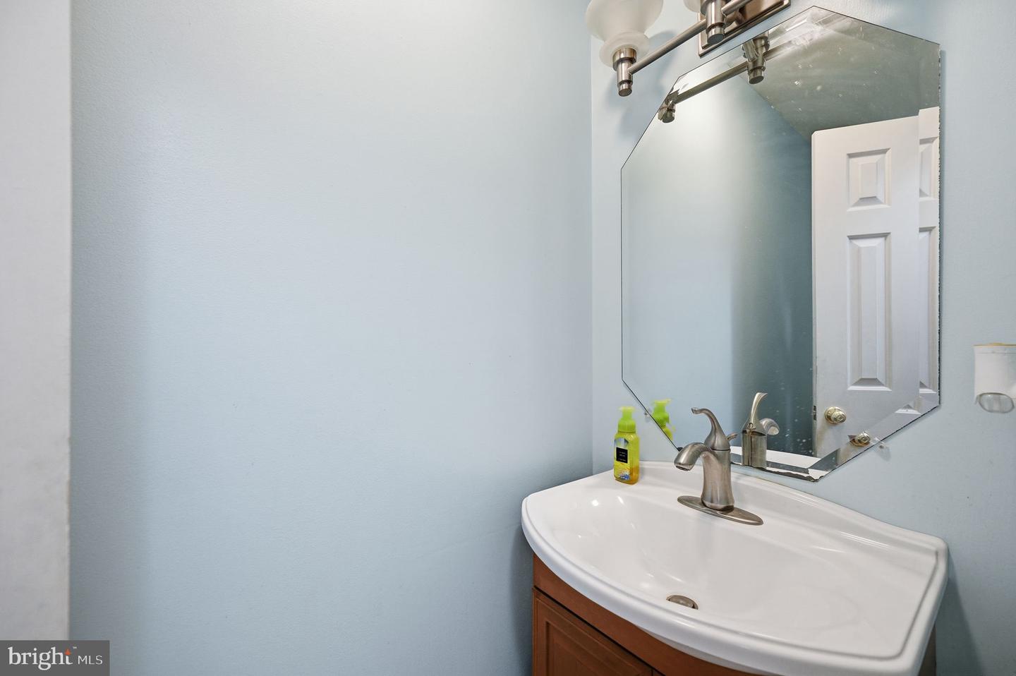 25 WOODLAWN DR, PALMYRA, Virginia 22963, 4 Bedrooms Bedrooms, 8 Rooms Rooms,3 BathroomsBathrooms,Residential,For sale,25 WOODLAWN DR,VAFN2000570 MLS # VAFN2000570