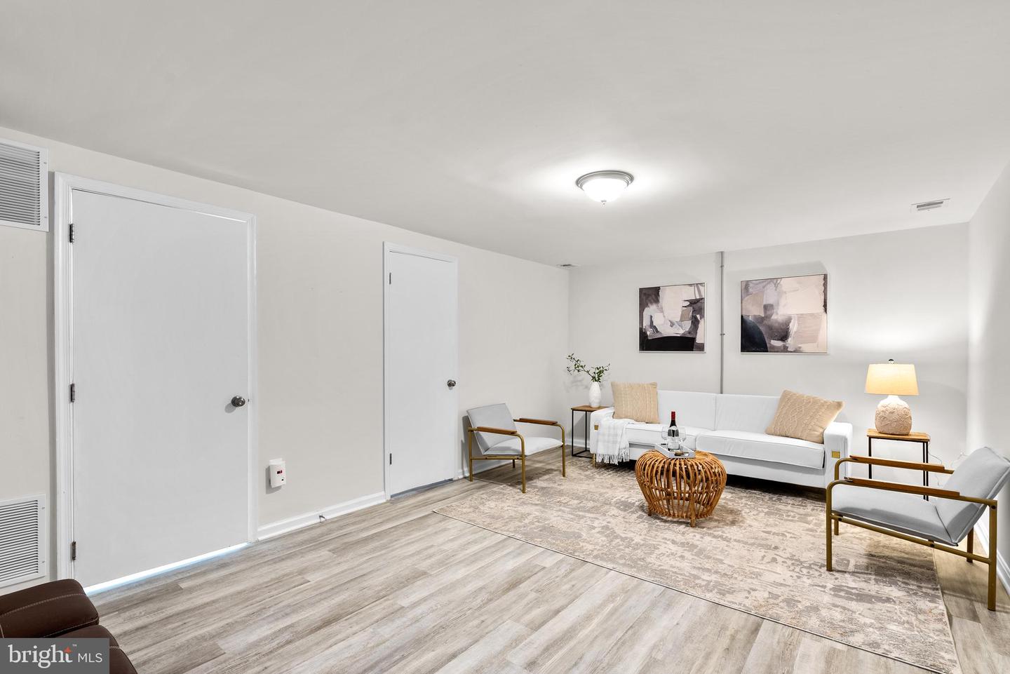 4762 ARLINGTON BLVD, ARLINGTON, Virginia 22204, 3 Bedrooms Bedrooms, 11 Rooms Rooms,2 BathroomsBathrooms,Residential,For sale,4762 ARLINGTON BLVD,VAAR2067082 MLS # VAAR2067082