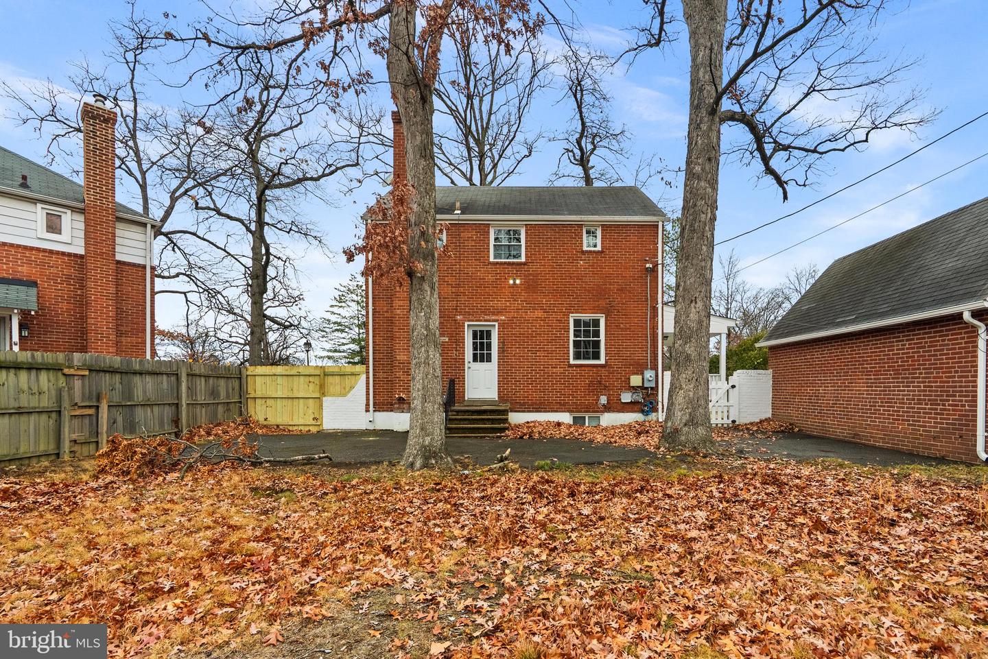 4762 ARLINGTON BLVD, ARLINGTON, Virginia 22204, 3 Bedrooms Bedrooms, 11 Rooms Rooms,2 BathroomsBathrooms,Residential,For sale,4762 ARLINGTON BLVD,VAAR2067082 MLS # VAAR2067082