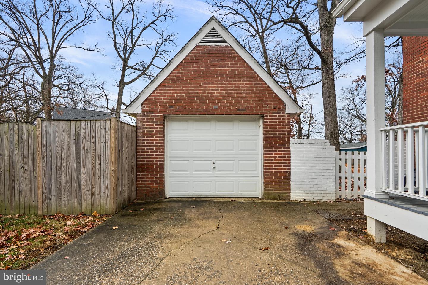 4762 ARLINGTON BLVD, ARLINGTON, Virginia 22204, 3 Bedrooms Bedrooms, 11 Rooms Rooms,2 BathroomsBathrooms,Residential,For sale,4762 ARLINGTON BLVD,VAAR2067082 MLS # VAAR2067082