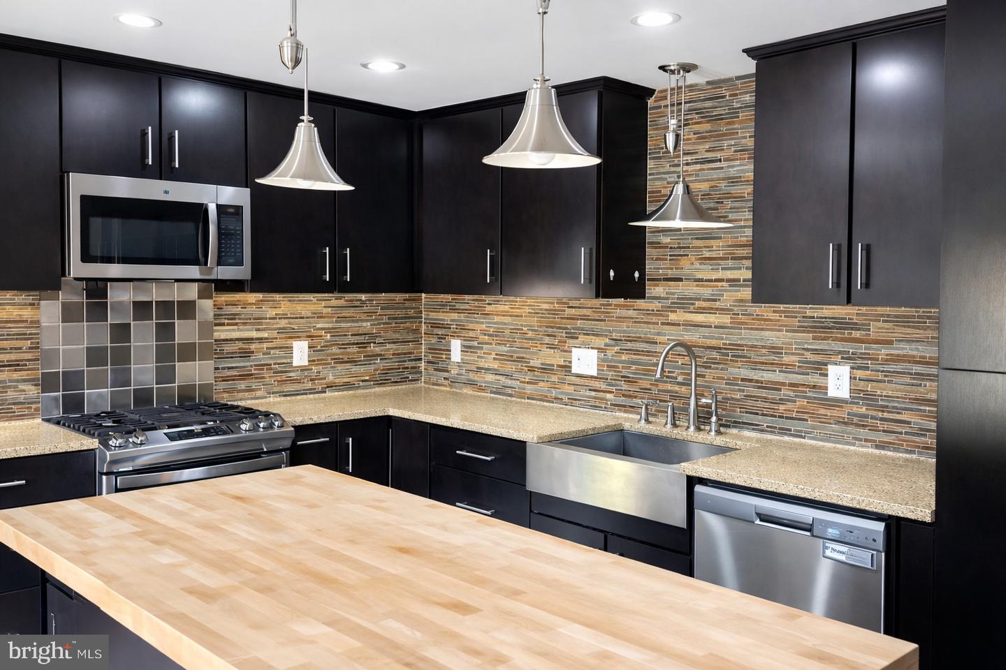 8100 LANGBROOK RD, SPRINGFIELD, Virginia 22152, 5 Bedrooms Bedrooms, ,4 BathroomsBathrooms,Residential,For sale,8100 LANGBROOK RD,VAFX2283984 MLS # VAFX2283984