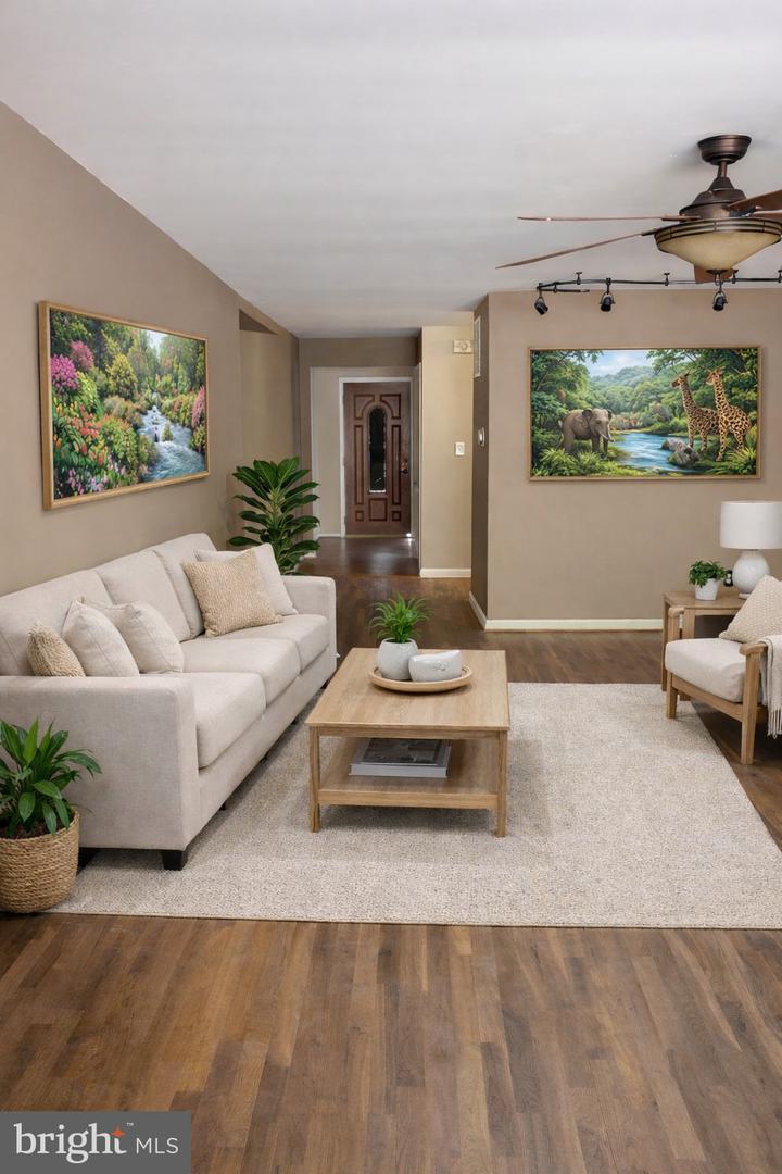 8100 LANGBROOK RD, SPRINGFIELD, Virginia 22152, 5 Bedrooms Bedrooms, ,4 BathroomsBathrooms,Residential,For sale,8100 LANGBROOK RD,VAFX2283984 MLS # VAFX2283984