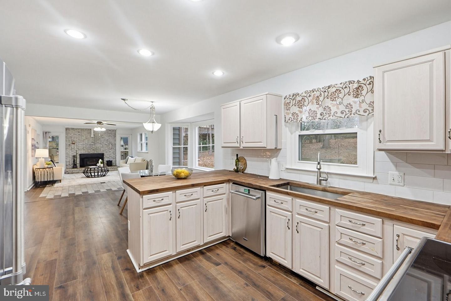 12675 LANDVIEW DR, MANASSAS, Virginia 20112, 4 Bedrooms Bedrooms, ,2 BathroomsBathrooms,Residential,For sale,12675 LANDVIEW DR,VAPW2109900 MLS # VAPW2109900 12675 LANDVIEW DR, MANASSAS, Virginia 20112, 4 Bedrooms Bedrooms, ,2 BathroomsBathrooms,Residential,For sale,12675 LANDVIEW DR,VAPW2109900 MLS # VAPW2109900