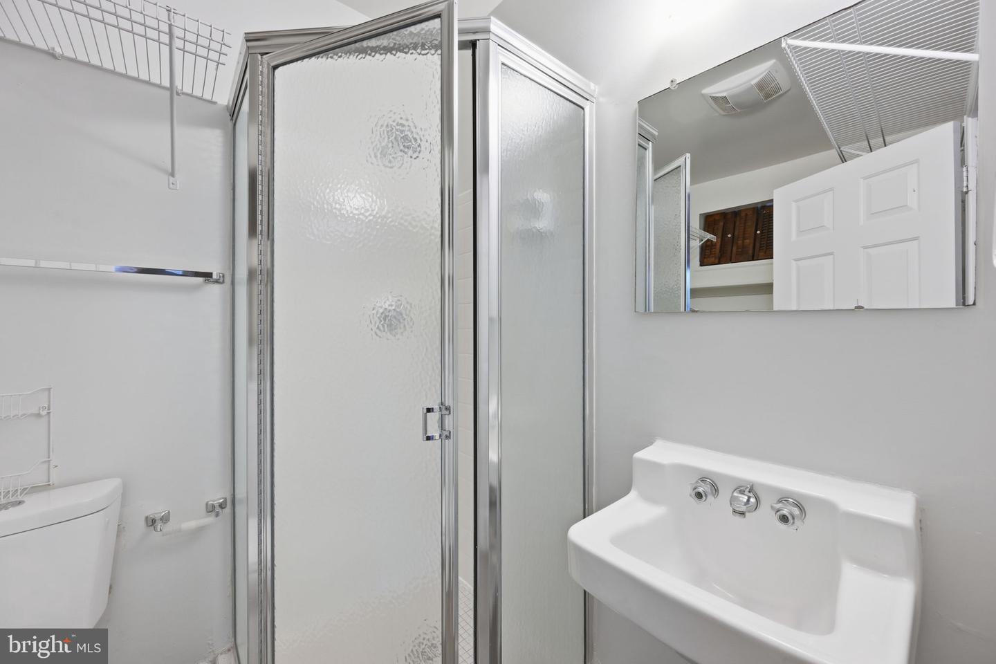 2825 S COLUMBUS ST, ARLINGTON, Virginia 22206, 2 Bedrooms Bedrooms, ,2 BathroomsBathrooms,Residential,For sale,2825 S COLUMBUS ST,VAAR2067356 MLS # VAAR2067356 2825 S COLUMBUS ST, ARLINGTON, Virginia 22206, 2 Bedrooms Bedrooms, ,2 BathroomsBathrooms,Residential,For sale,2825 S COLUMBUS ST,VAAR2067356 MLS # VAAR2067356