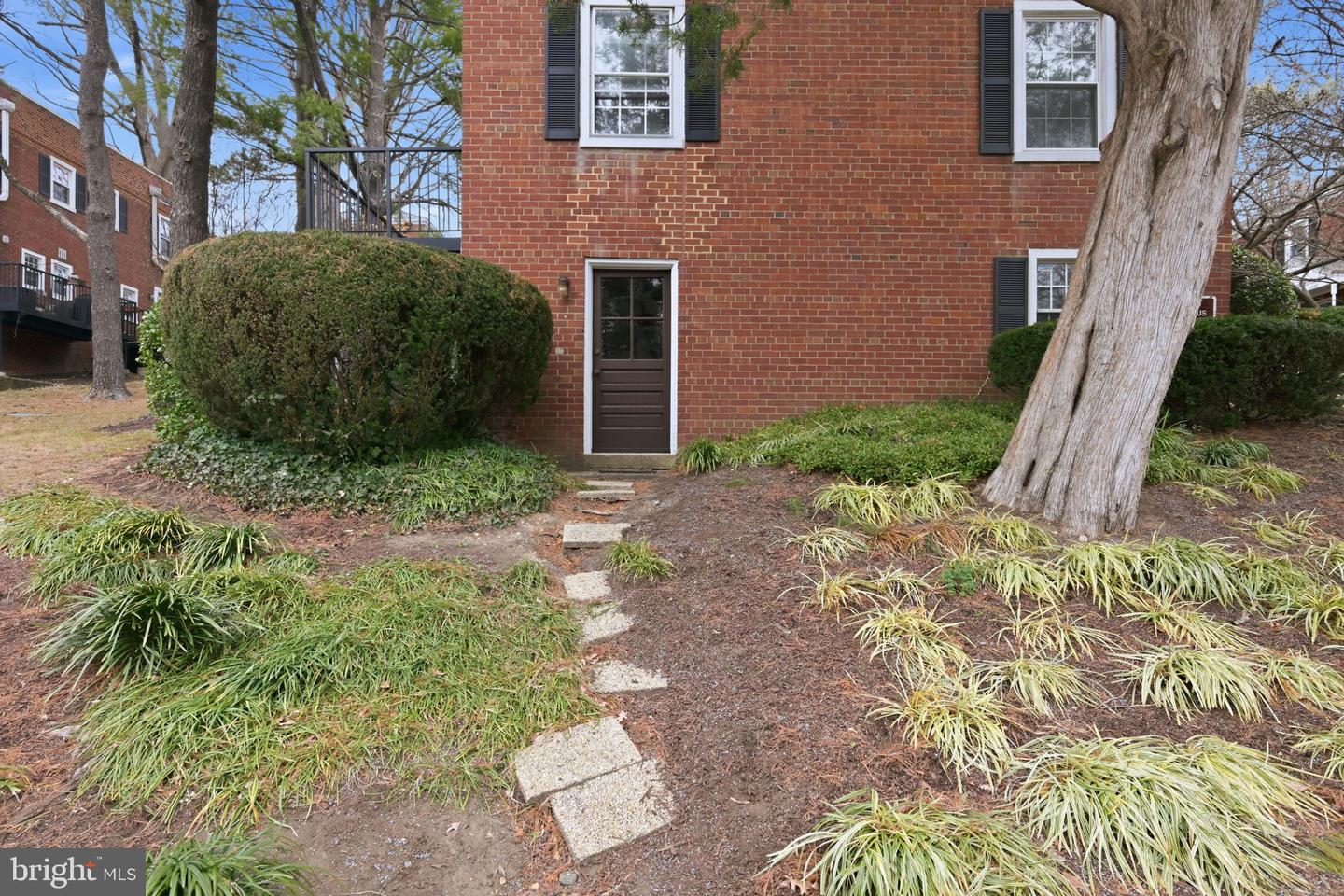 2825 S COLUMBUS ST, ARLINGTON, Virginia 22206, 2 Bedrooms Bedrooms, ,2 BathroomsBathrooms,Residential,For sale,2825 S COLUMBUS ST,VAAR2067356 MLS # VAAR2067356 2825 S COLUMBUS ST, ARLINGTON, Virginia 22206, 2 Bedrooms Bedrooms, ,2 BathroomsBathrooms,Residential,For sale,2825 S COLUMBUS ST,VAAR2067356 MLS # VAAR2067356