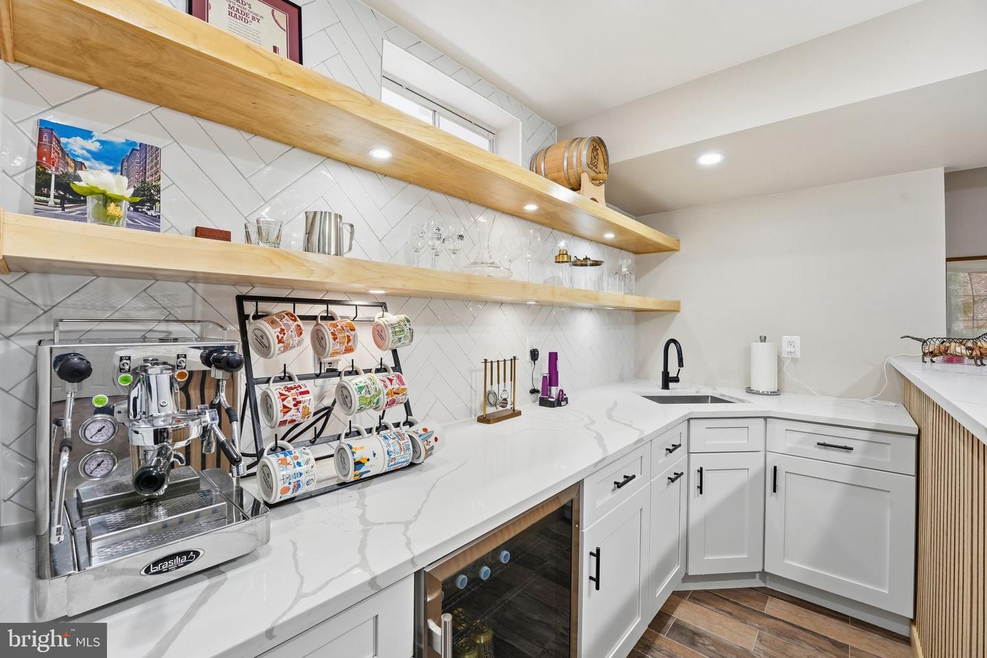 6049 PERSINGER HOUSE CT, MANASSAS, Virginia 20112, 4 Bedrooms Bedrooms, ,3 BathroomsBathrooms,Residential,For sale,6049 PERSINGER HOUSE CT,VAPW2110038 MLS # VAPW2110038