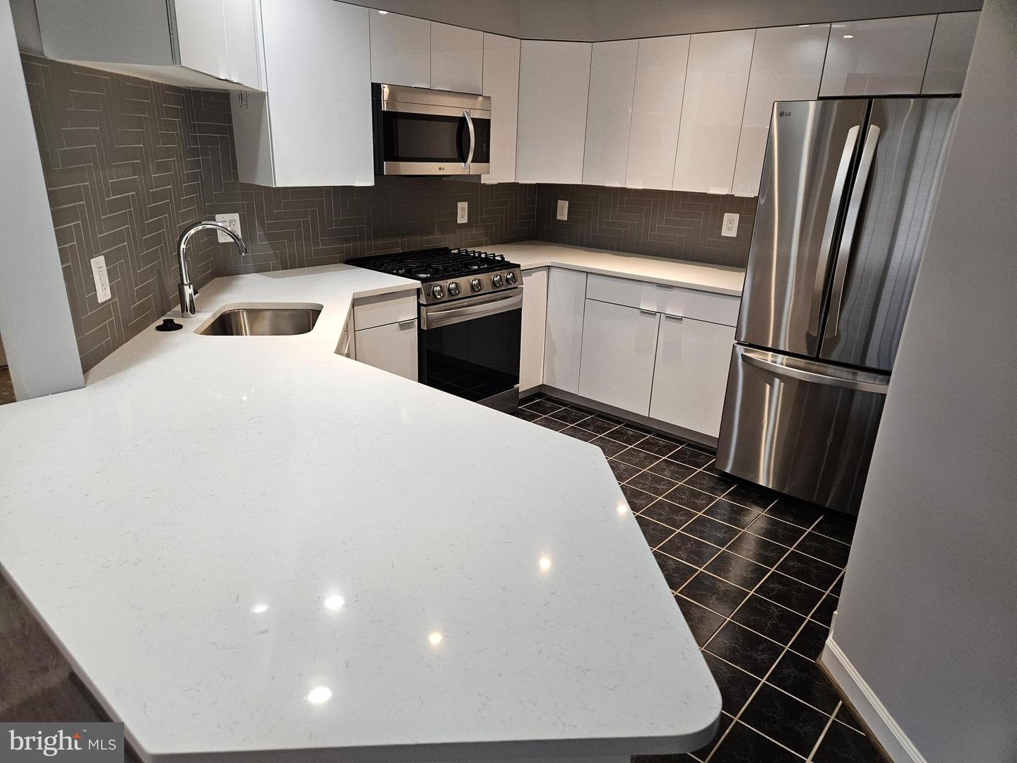 6908 FAIRFAX DR #300, ARLINGTON, Virginia 22213, 2 Bedrooms Bedrooms, ,2 BathroomsBathrooms,Residential,For sale,6908 FAIRFAX DR #300,VAAR2067418 MLS # VAAR2067418 6908 FAIRFAX DR #300, ARLINGTON, Virginia 22213, 2 Bedrooms Bedrooms, ,2 BathroomsBathrooms,Residential,For sale,6908 FAIRFAX DR #300,VAAR2067418 MLS # VAAR2067418