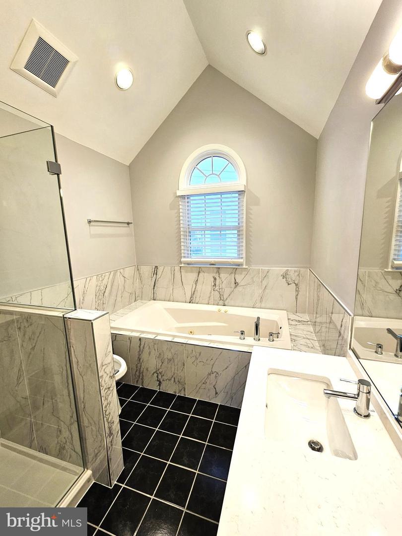 6908 FAIRFAX DR #300, ARLINGTON, Virginia 22213, 2 Bedrooms Bedrooms, ,2 BathroomsBathrooms,Residential,For sale,6908 FAIRFAX DR #300,VAAR2067418 MLS # VAAR2067418 6908 FAIRFAX DR #300, ARLINGTON, Virginia 22213, 2 Bedrooms Bedrooms, ,2 BathroomsBathrooms,Residential,For sale,6908 FAIRFAX DR #300,VAAR2067418 MLS # VAAR2067418