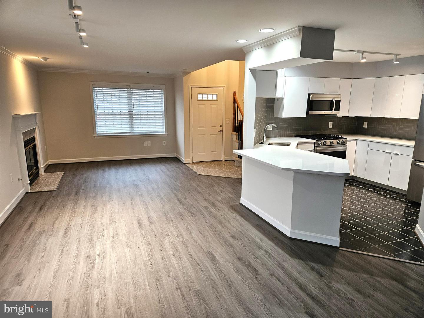 6908 FAIRFAX DR #300, ARLINGTON, Virginia 22213, 2 Bedrooms Bedrooms, ,2 BathroomsBathrooms,Residential,For sale,6908 FAIRFAX DR #300,VAAR2067418 MLS # VAAR2067418 6908 FAIRFAX DR #300, ARLINGTON, Virginia 22213, 2 Bedrooms Bedrooms, ,2 BathroomsBathrooms,Residential,For sale,6908 FAIRFAX DR #300,VAAR2067418 MLS # VAAR2067418