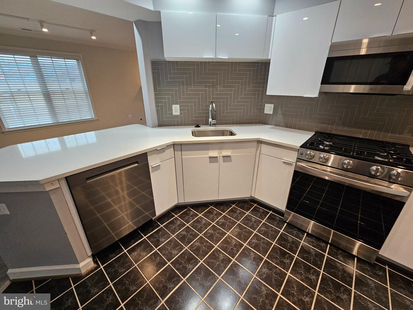 6908 FAIRFAX DR #300, ARLINGTON, Virginia 22213, 2 Bedrooms Bedrooms, ,2 BathroomsBathrooms,Residential,For sale,6908 FAIRFAX DR #300,VAAR2067418 MLS # VAAR2067418 6908 FAIRFAX DR #300, ARLINGTON, Virginia 22213, 2 Bedrooms Bedrooms, ,2 BathroomsBathrooms,Residential,For sale,6908 FAIRFAX DR #300,VAAR2067418 MLS # VAAR2067418