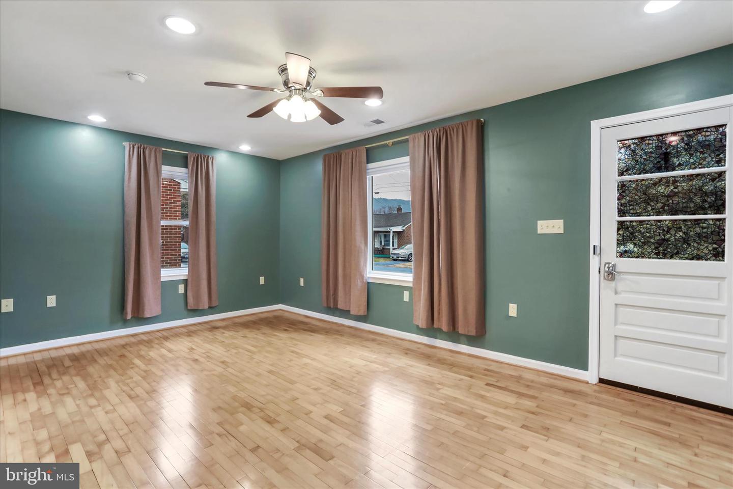 149 BROWN ST, STRASBURG, Virginia 22657, 2 Bedrooms Bedrooms, 6 Rooms Rooms,1 BathroomBathrooms,Residential,For sale,149 BROWN ST,VASH2013286 MLS # VASH2013286 149 BROWN ST, STRASBURG, Virginia 22657, 2 Bedrooms Bedrooms, 6 Rooms Rooms,1 BathroomBathrooms,Residential,For sale,149 BROWN ST,VASH2013286 MLS # VASH2013286