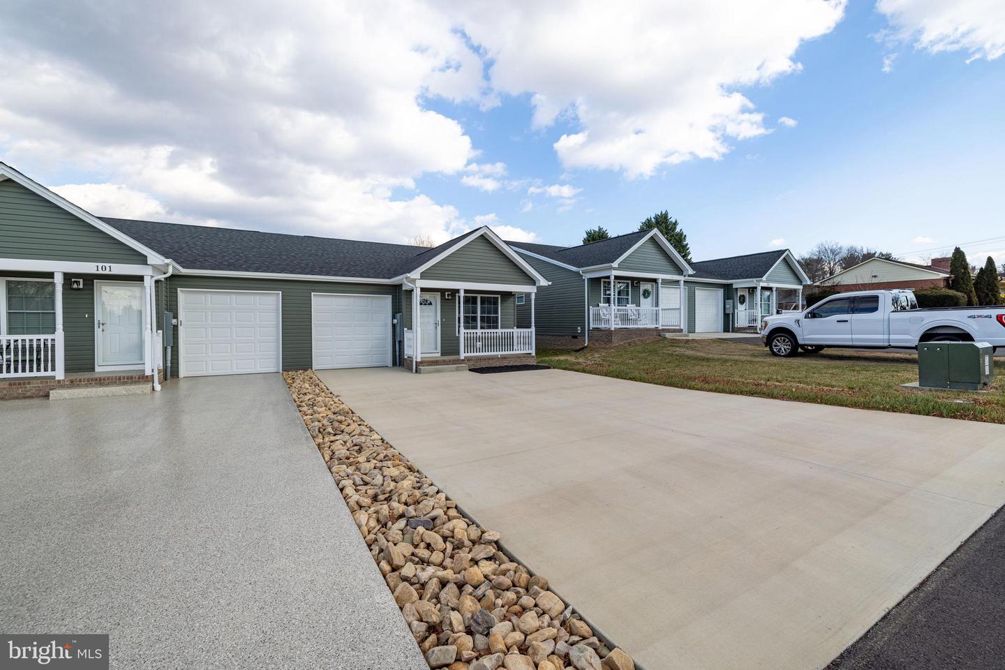 103 SIXTH AVE, LURAY, Virginia 22835, 2 Bedrooms Bedrooms, ,2 BathroomsBathrooms,Residential,For sale,103 SIXTH AVE,VAPA2005830 MLS # VAPA2005830