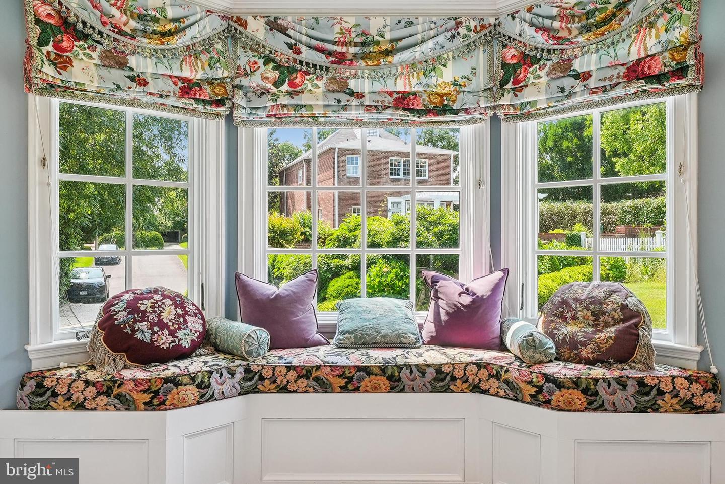 320 1/2 MANSION DR, ALEXANDRIA, Virginia 22302, 4 Bedrooms Bedrooms, ,6 BathroomsBathrooms,Residential,For sale,320 1/2 MANSION DR,VAAX2052970 MLS # VAAX2052970