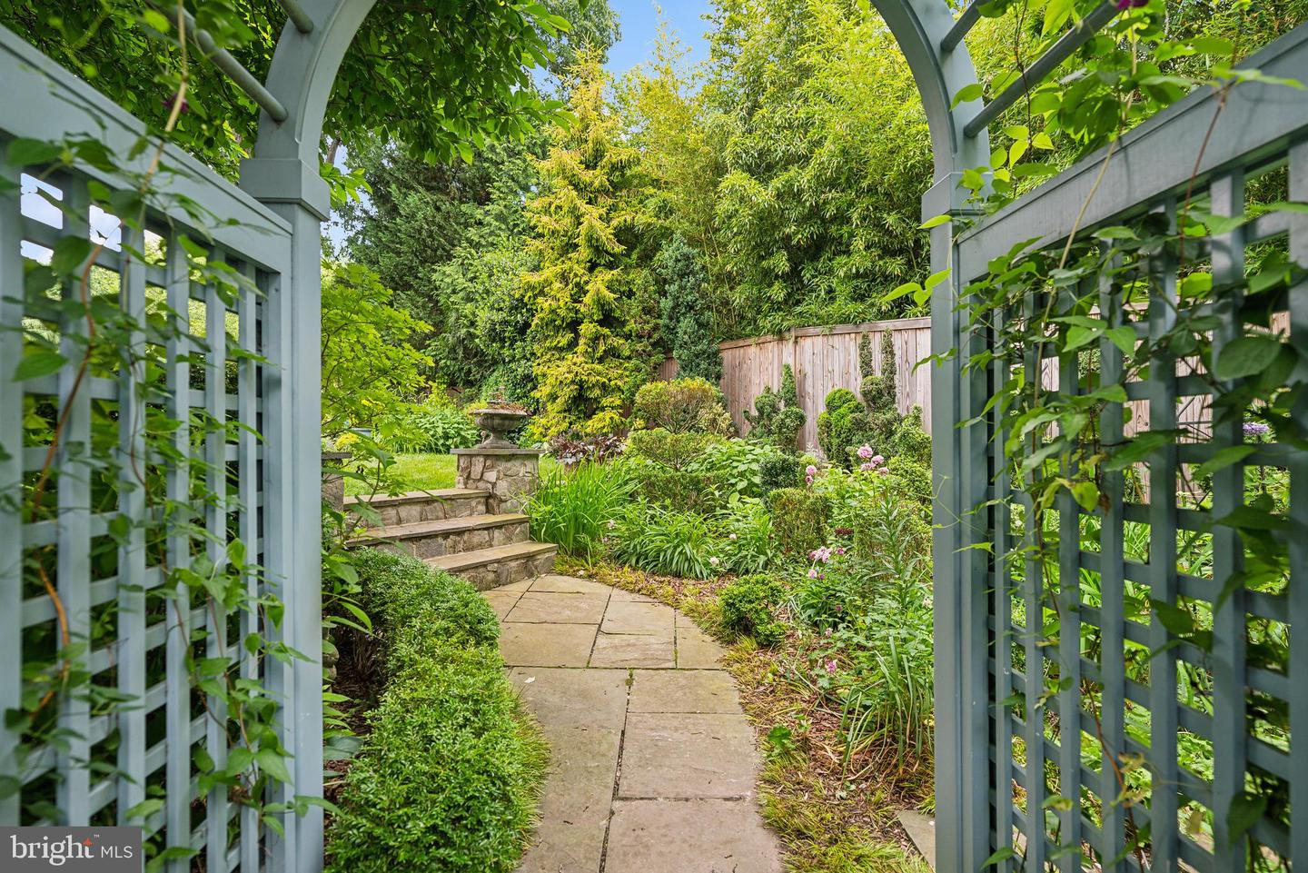 320 1/2 MANSION DR, ALEXANDRIA, Virginia 22302, 4 Bedrooms Bedrooms, ,6 BathroomsBathrooms,Residential,For sale,320 1/2 MANSION DR,VAAX2052970 MLS # VAAX2052970