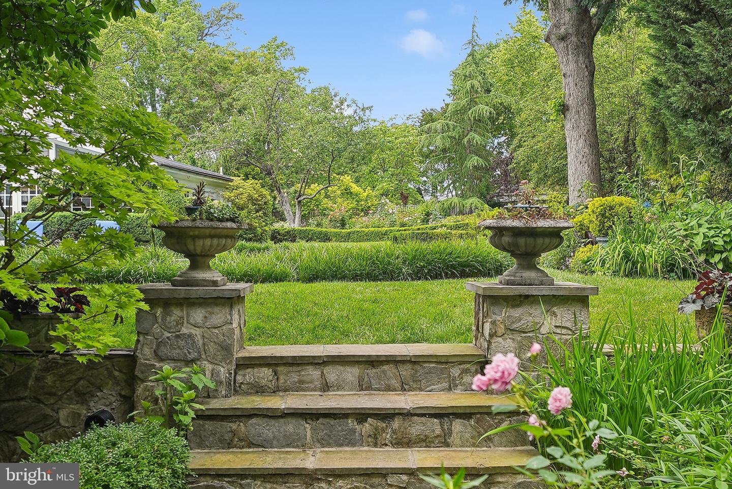 320 1/2 MANSION DR, ALEXANDRIA, Virginia 22302, 4 Bedrooms Bedrooms, ,6 BathroomsBathrooms,Residential,For sale,320 1/2 MANSION DR,VAAX2052970 MLS # VAAX2052970