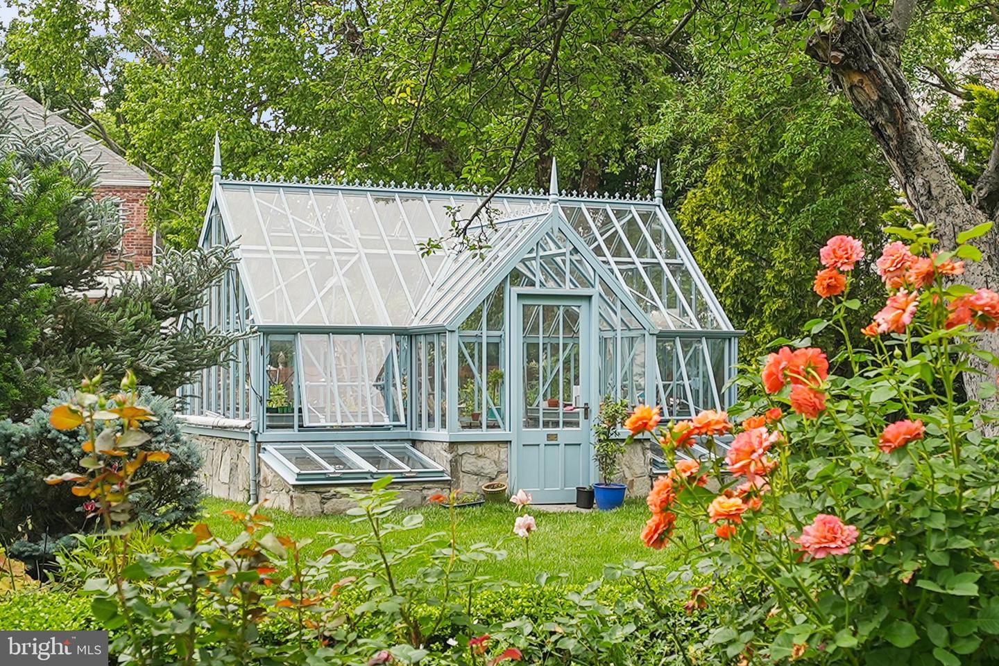 320 1/2 MANSION DR, ALEXANDRIA, Virginia 22302, 4 Bedrooms Bedrooms, ,6 BathroomsBathrooms,Residential,For sale,320 1/2 MANSION DR,VAAX2052970 MLS # VAAX2052970