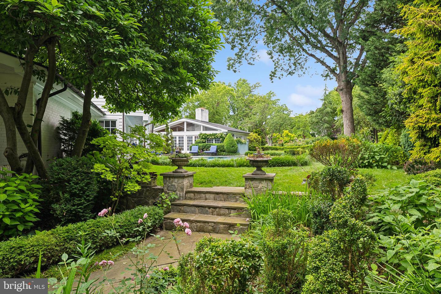 320 1/2 MANSION DR, ALEXANDRIA, Virginia 22302, 4 Bedrooms Bedrooms, ,6 BathroomsBathrooms,Residential,For sale,320 1/2 MANSION DR,VAAX2052970 MLS # VAAX2052970