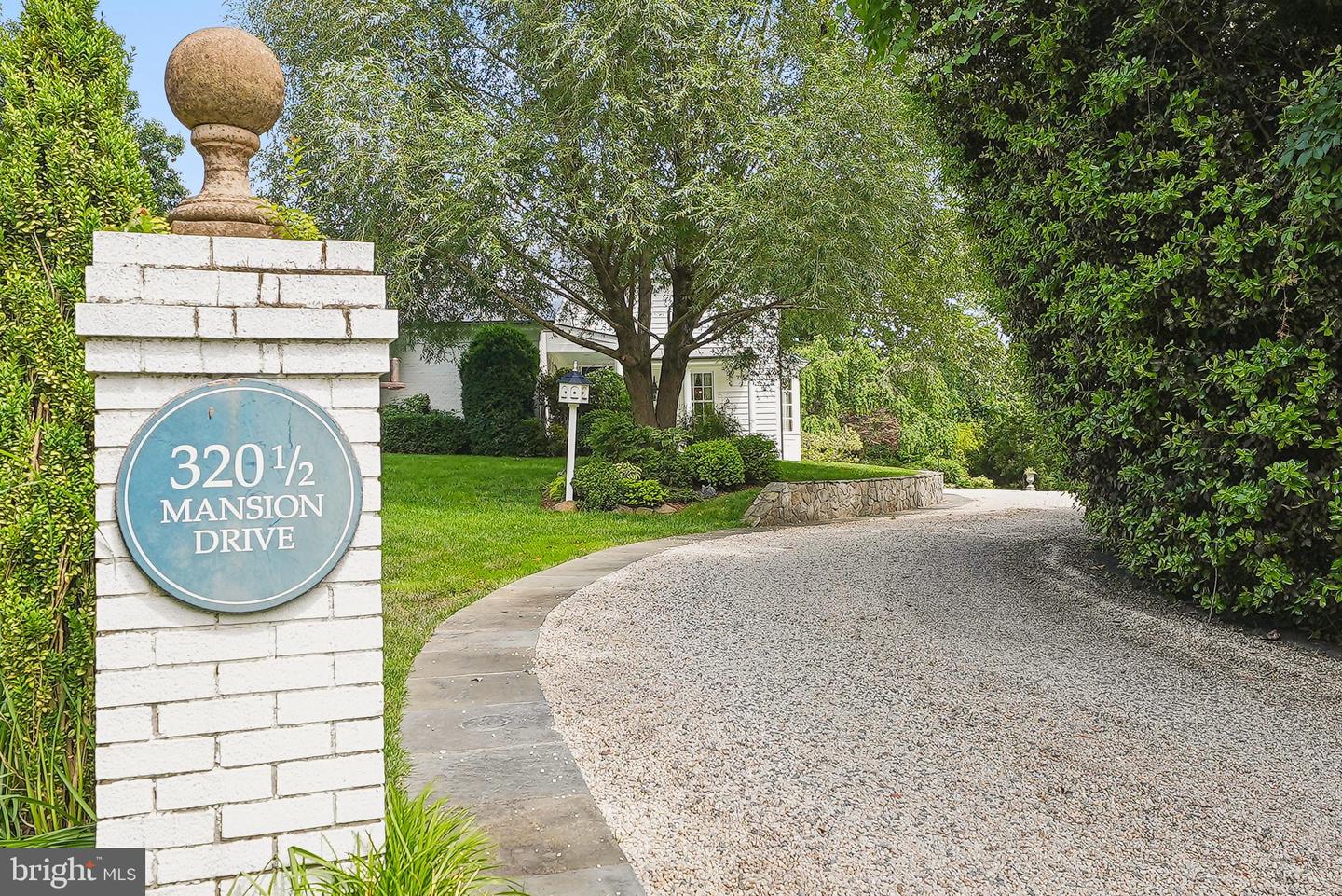 320 1/2 MANSION DR, ALEXANDRIA, Virginia 22302, 4 Bedrooms Bedrooms, ,6 BathroomsBathrooms,Residential,For sale,320 1/2 MANSION DR,VAAX2052970 MLS # VAAX2052970